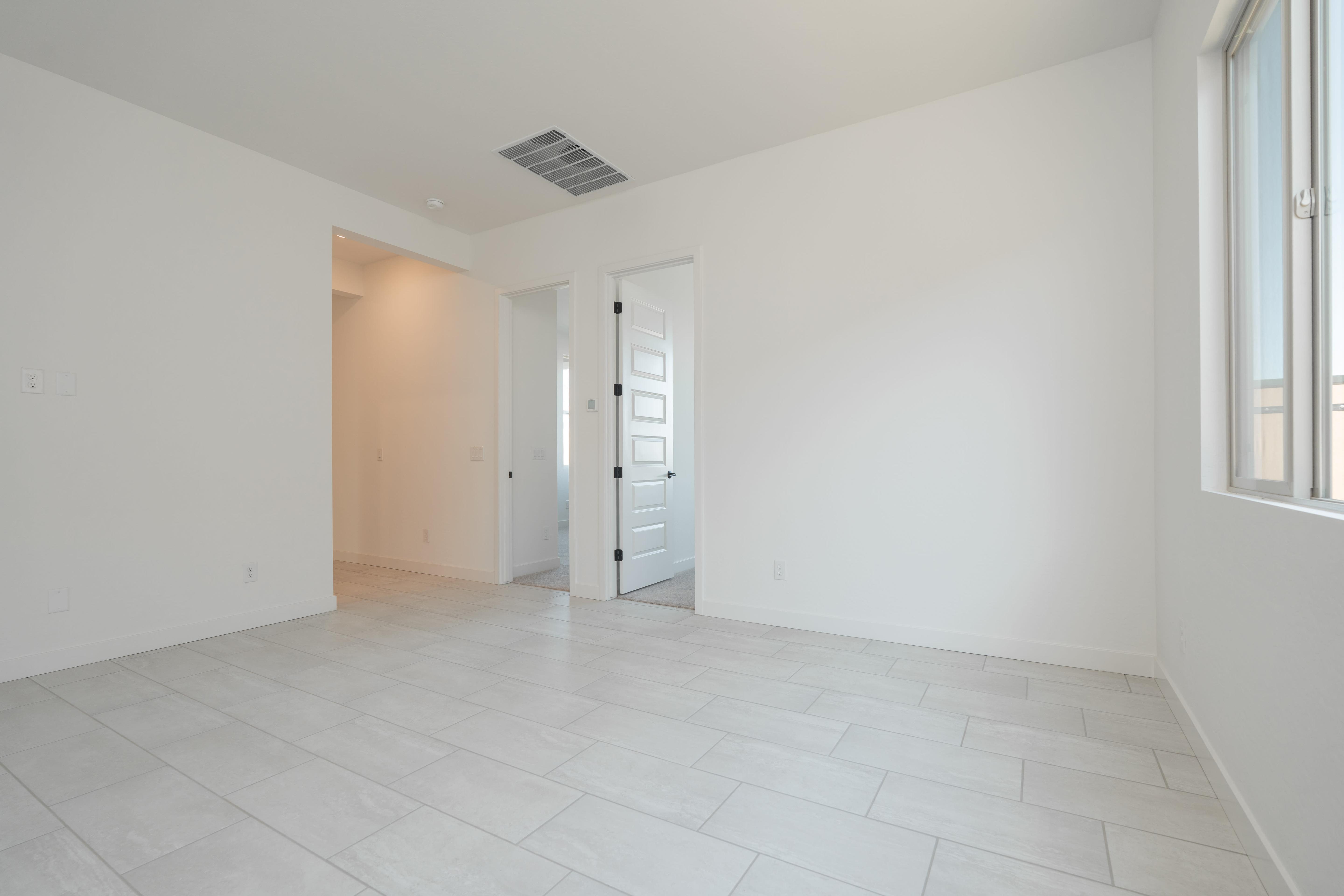 2589 E ALFONSO DR