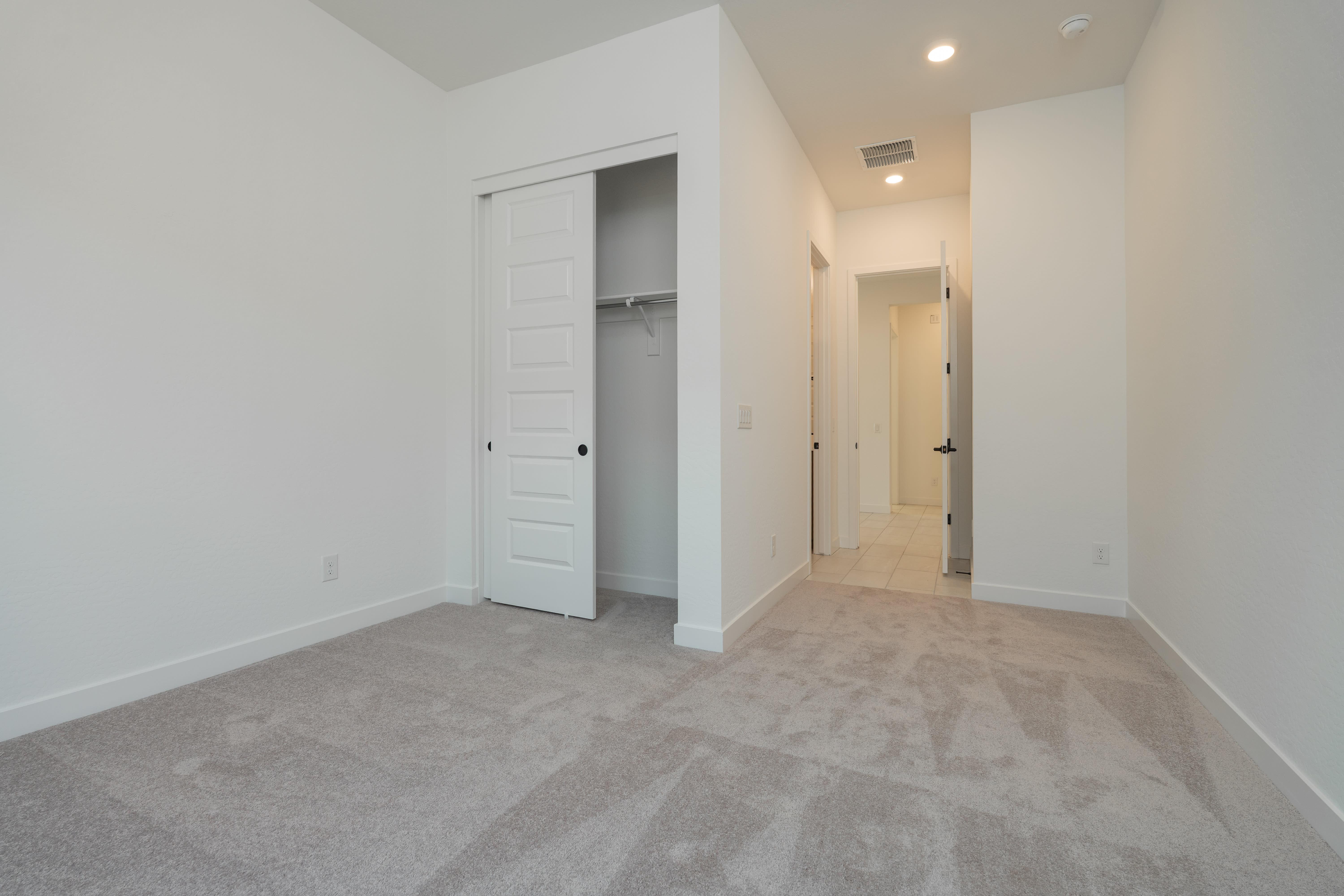 2589 E ALFONSO DR