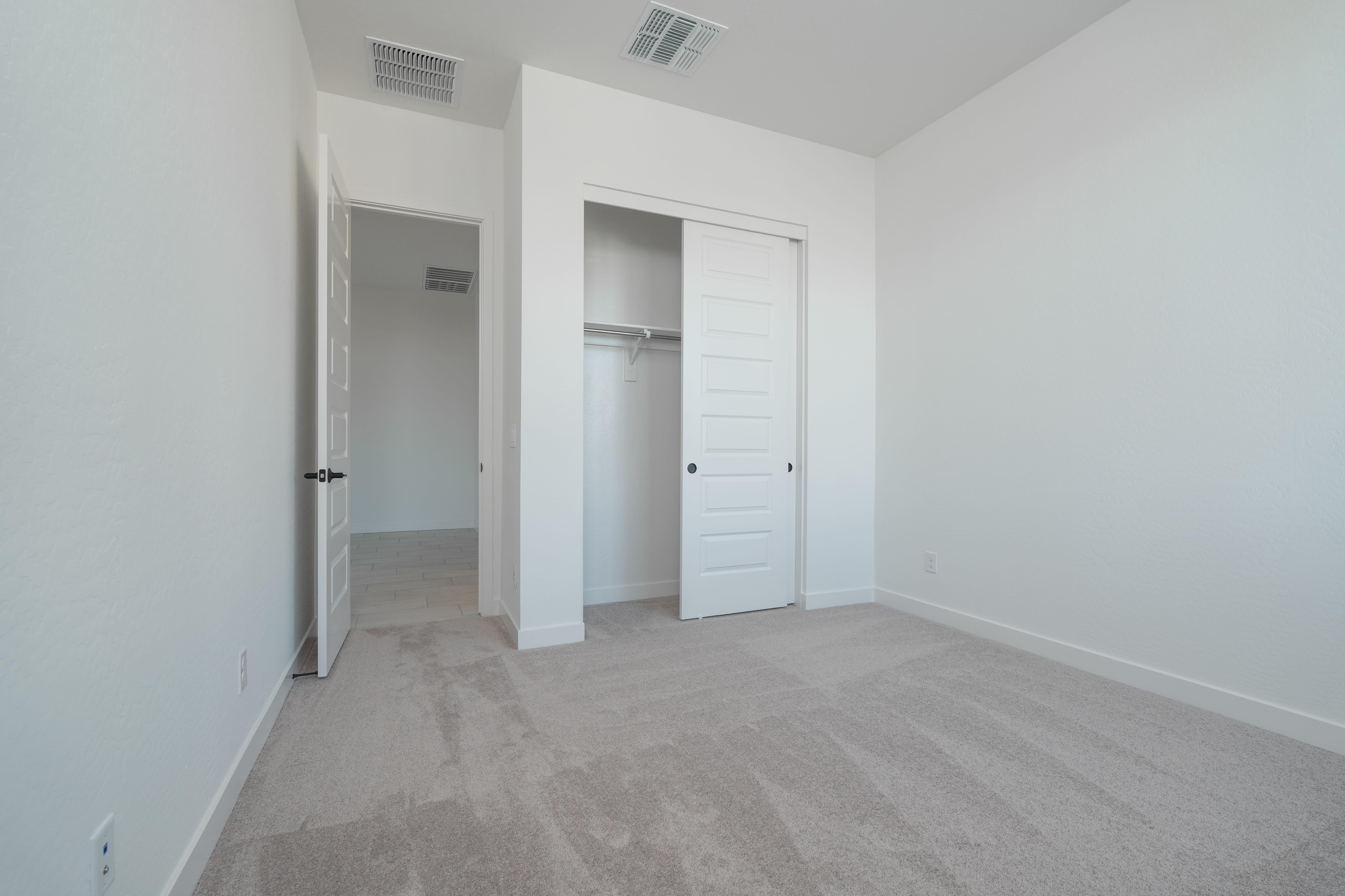 2589 E ALFONSO DR