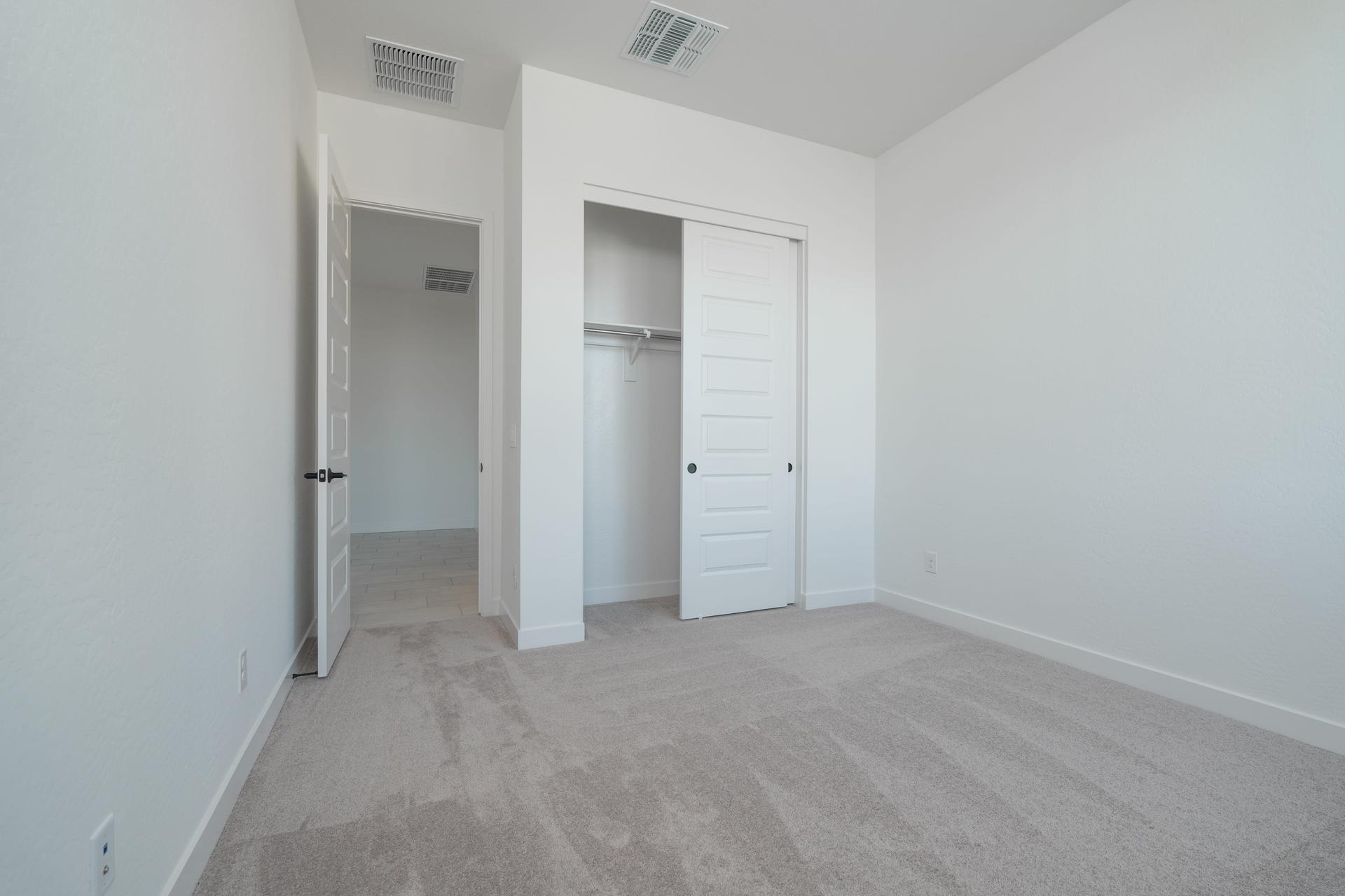 2589 E Alfonso Dr