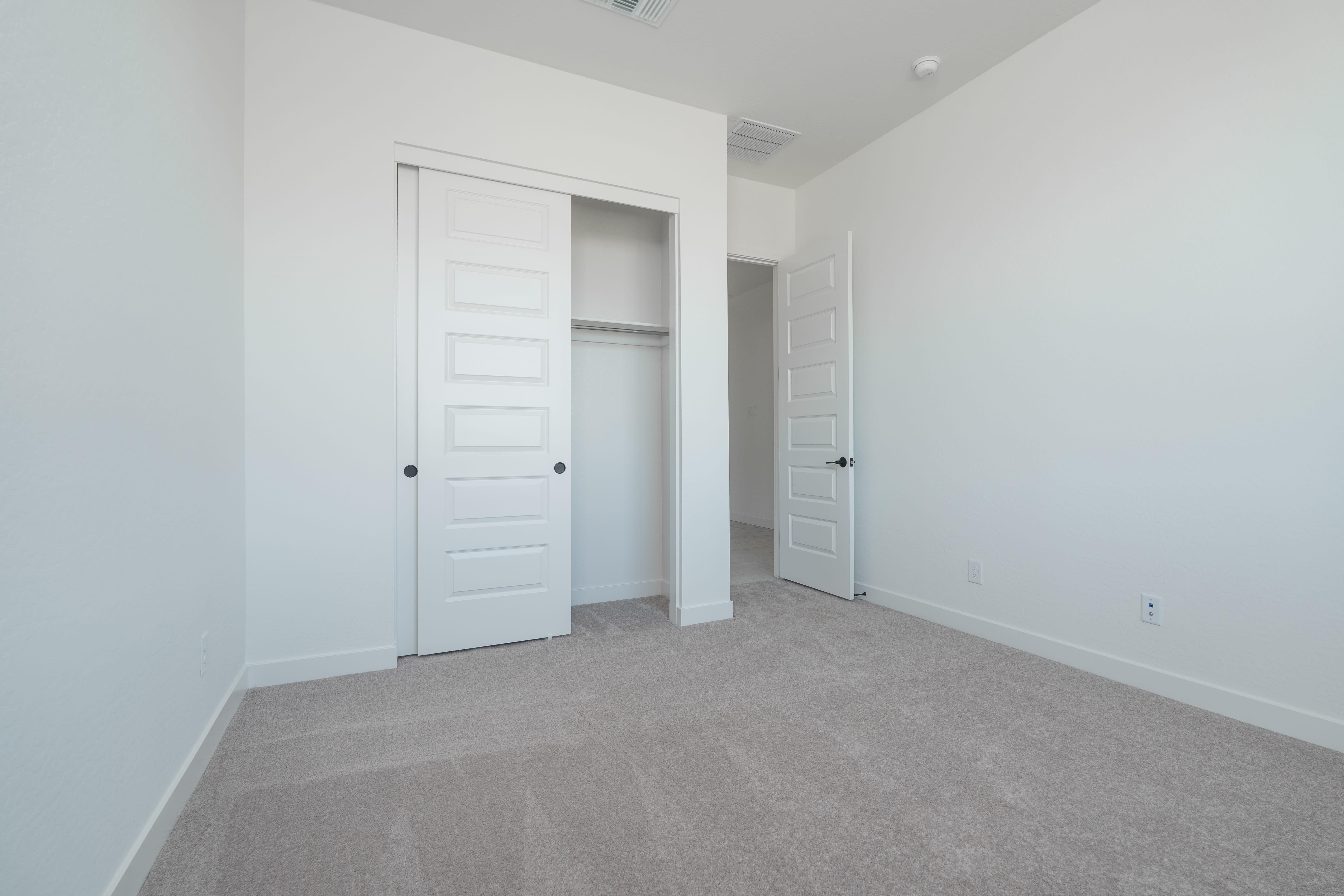 2589 E ALFONSO DR
