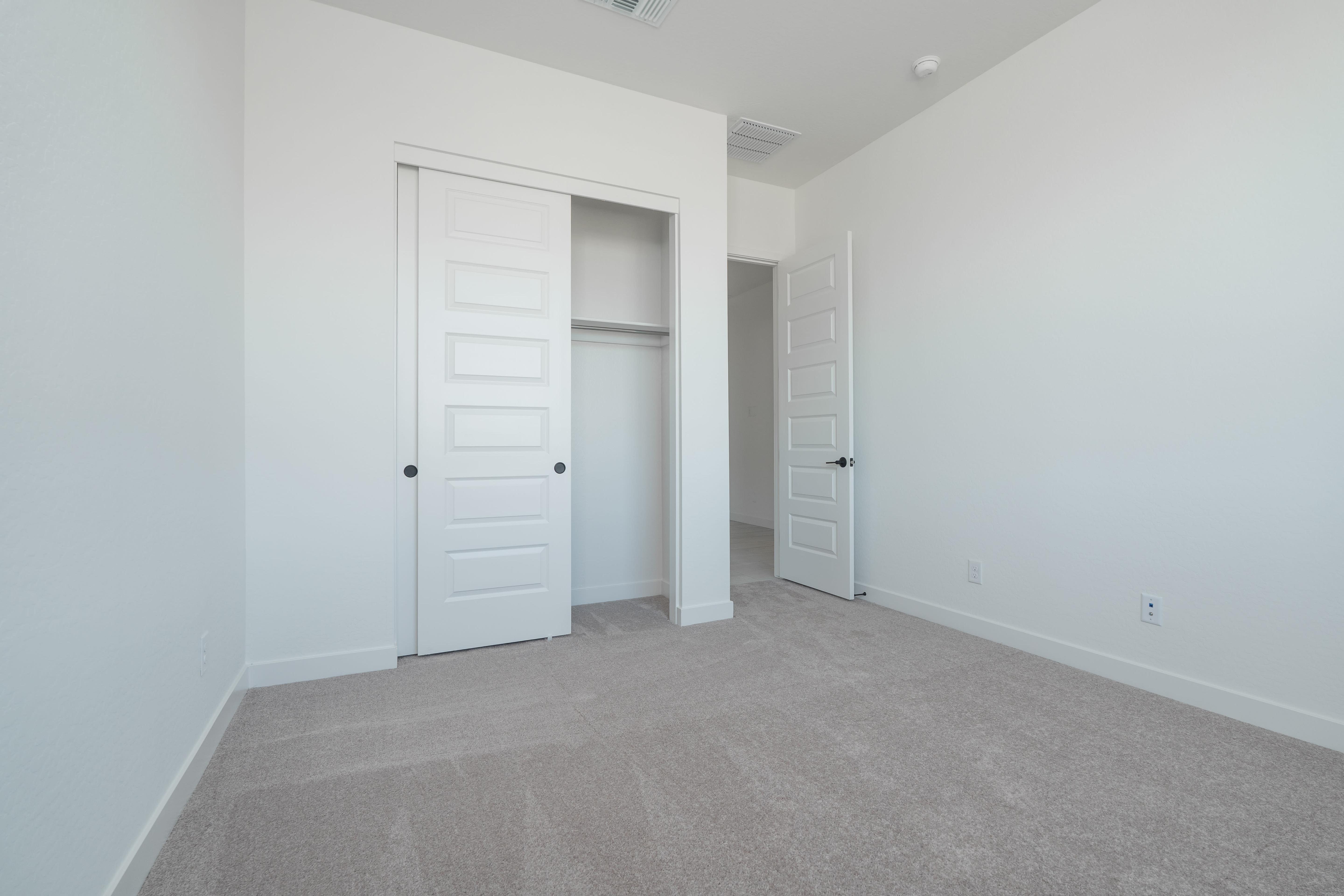2589 E ALFONSO DR