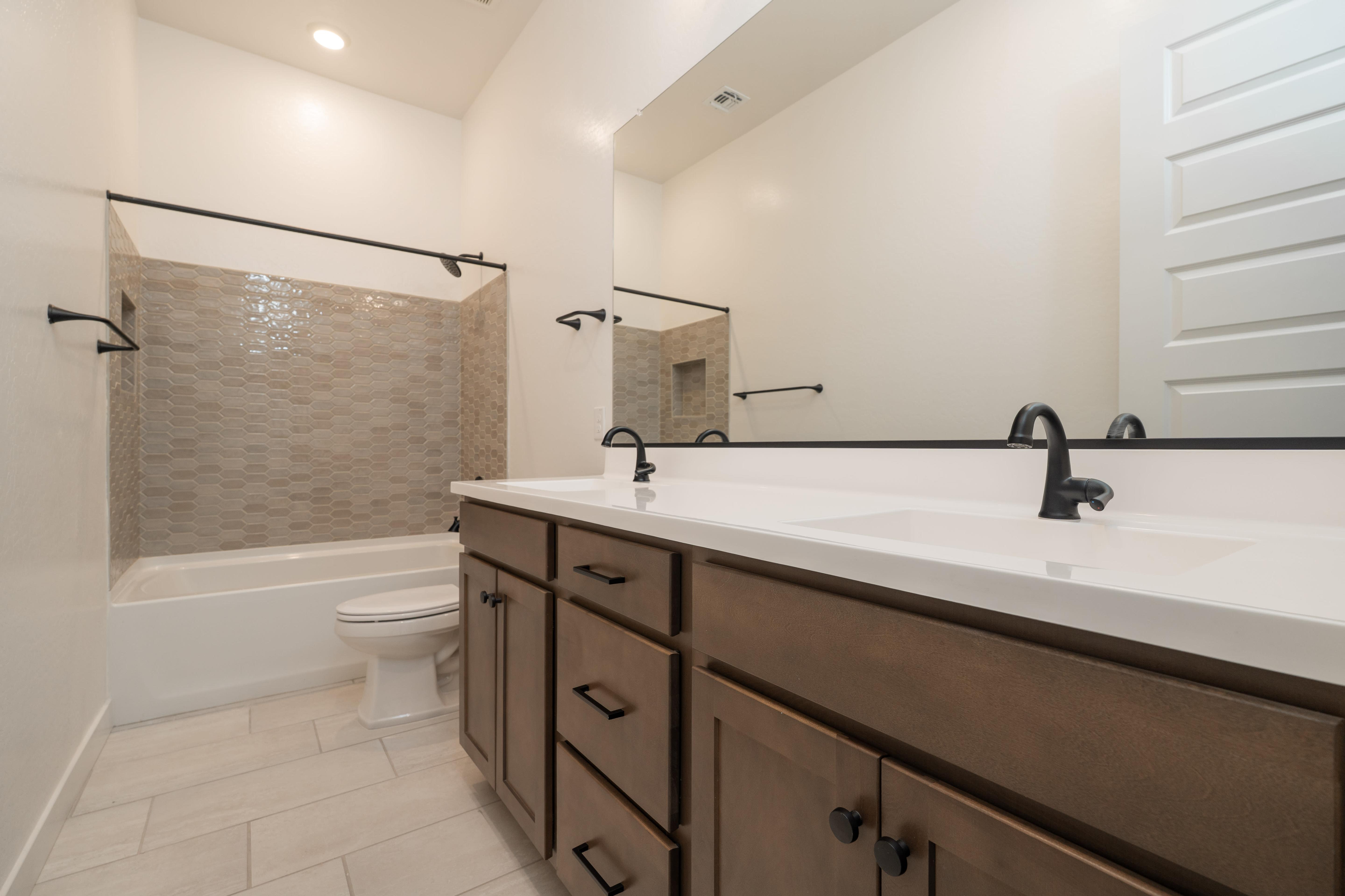 2589 E ALFONSO DR