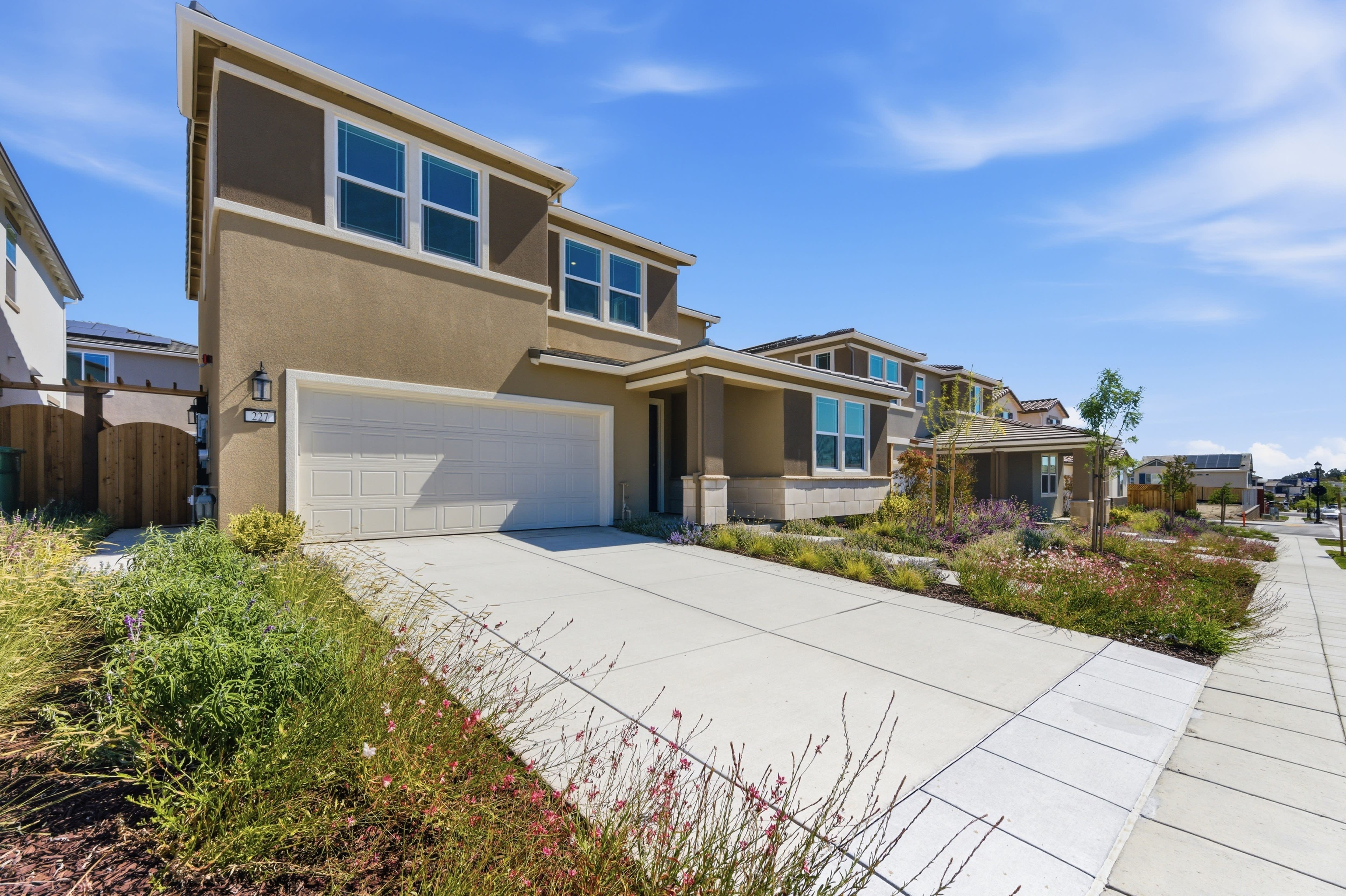 227 W Pasqua Glen