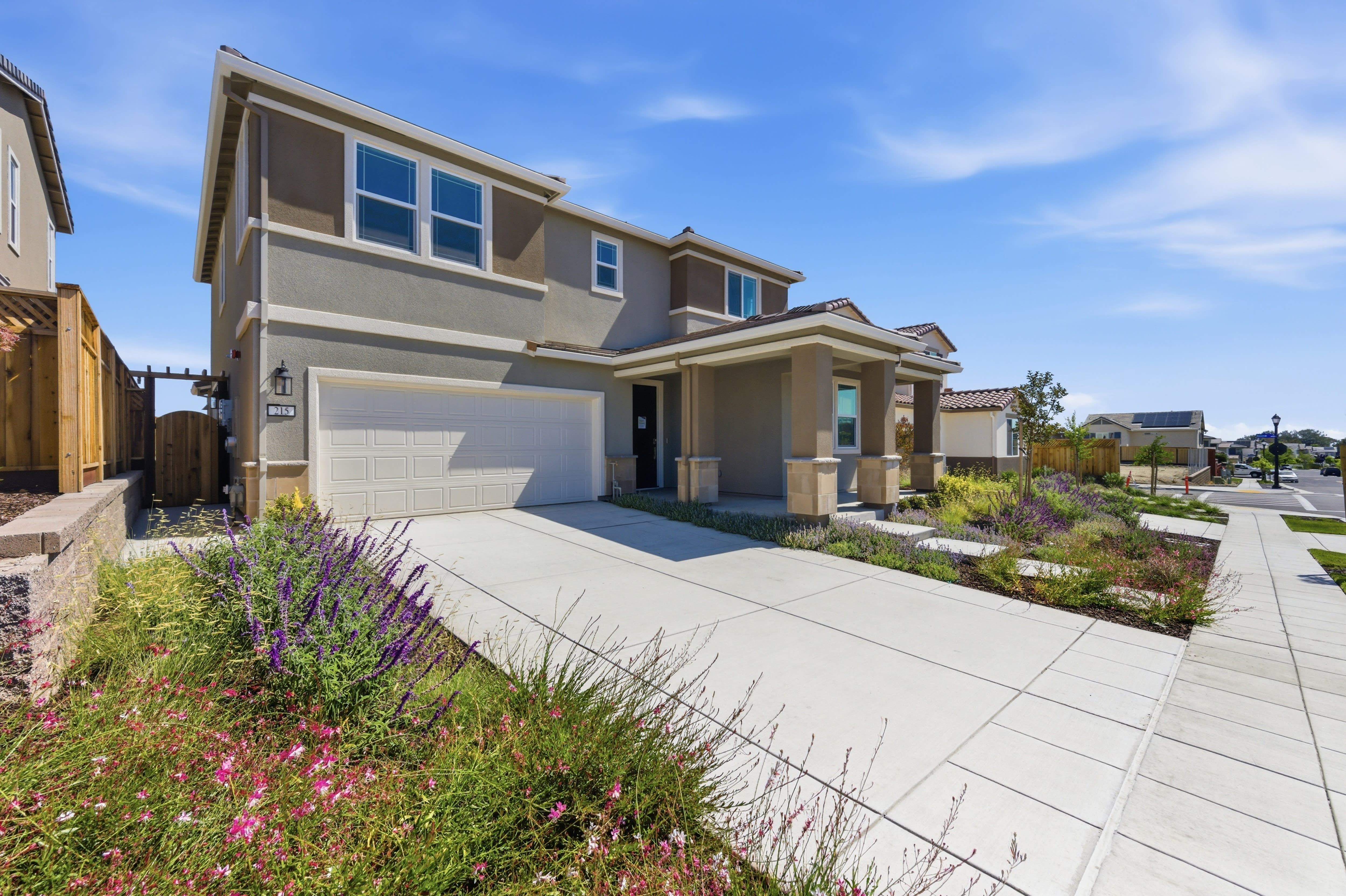 215 W Pasqua Glen