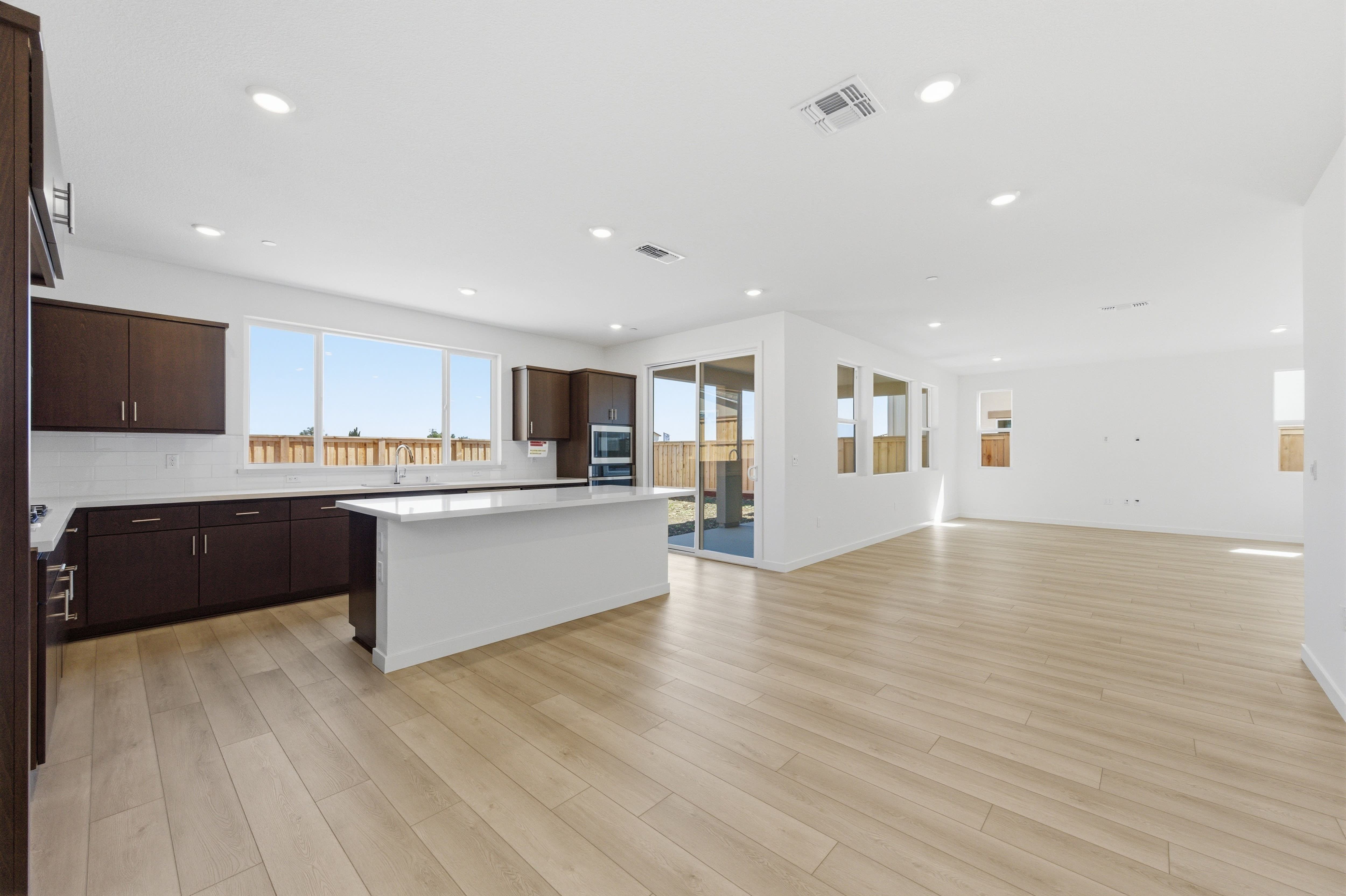 215 W Pasqua Glen