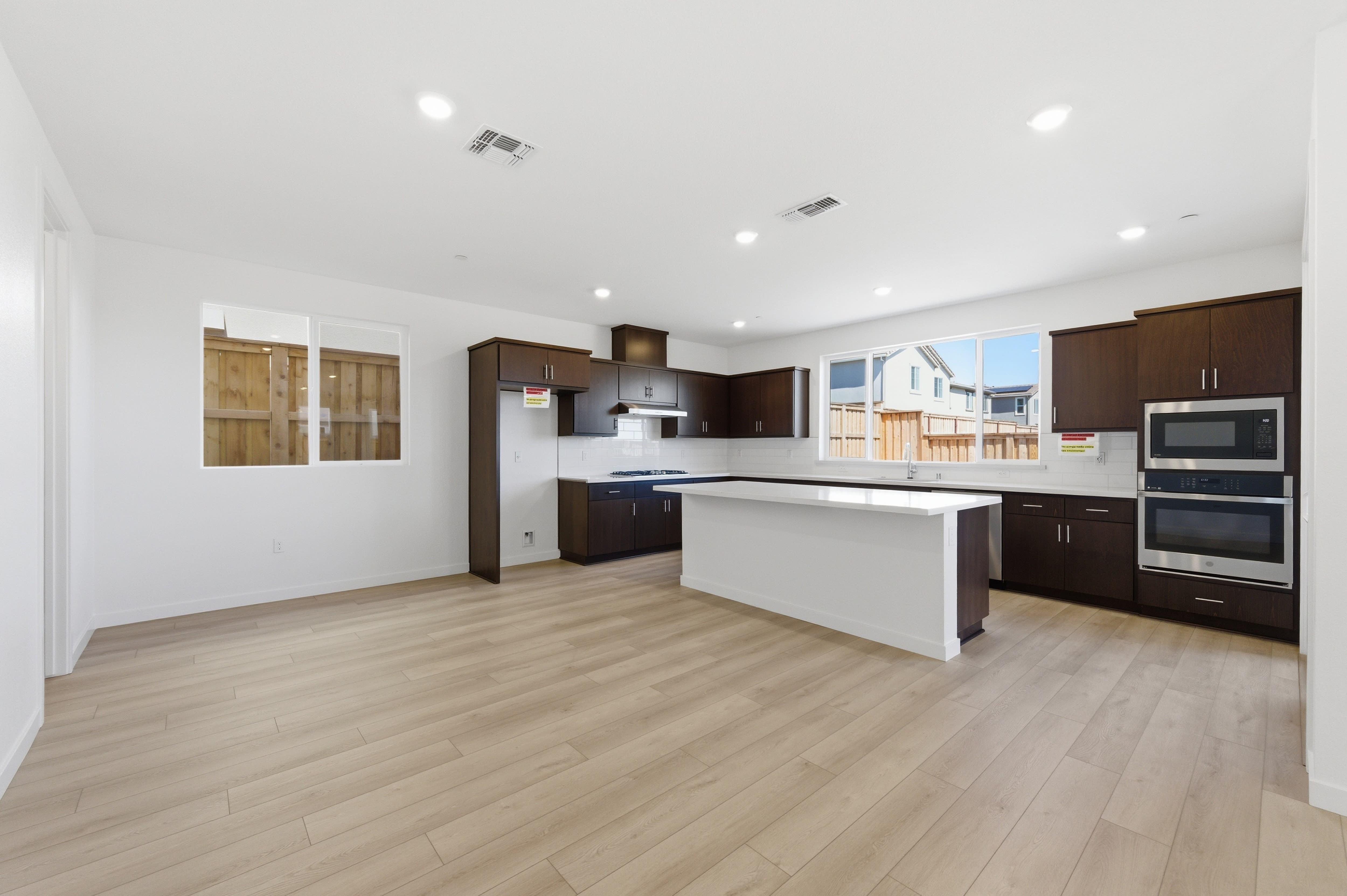 215 W Pasqua Glen