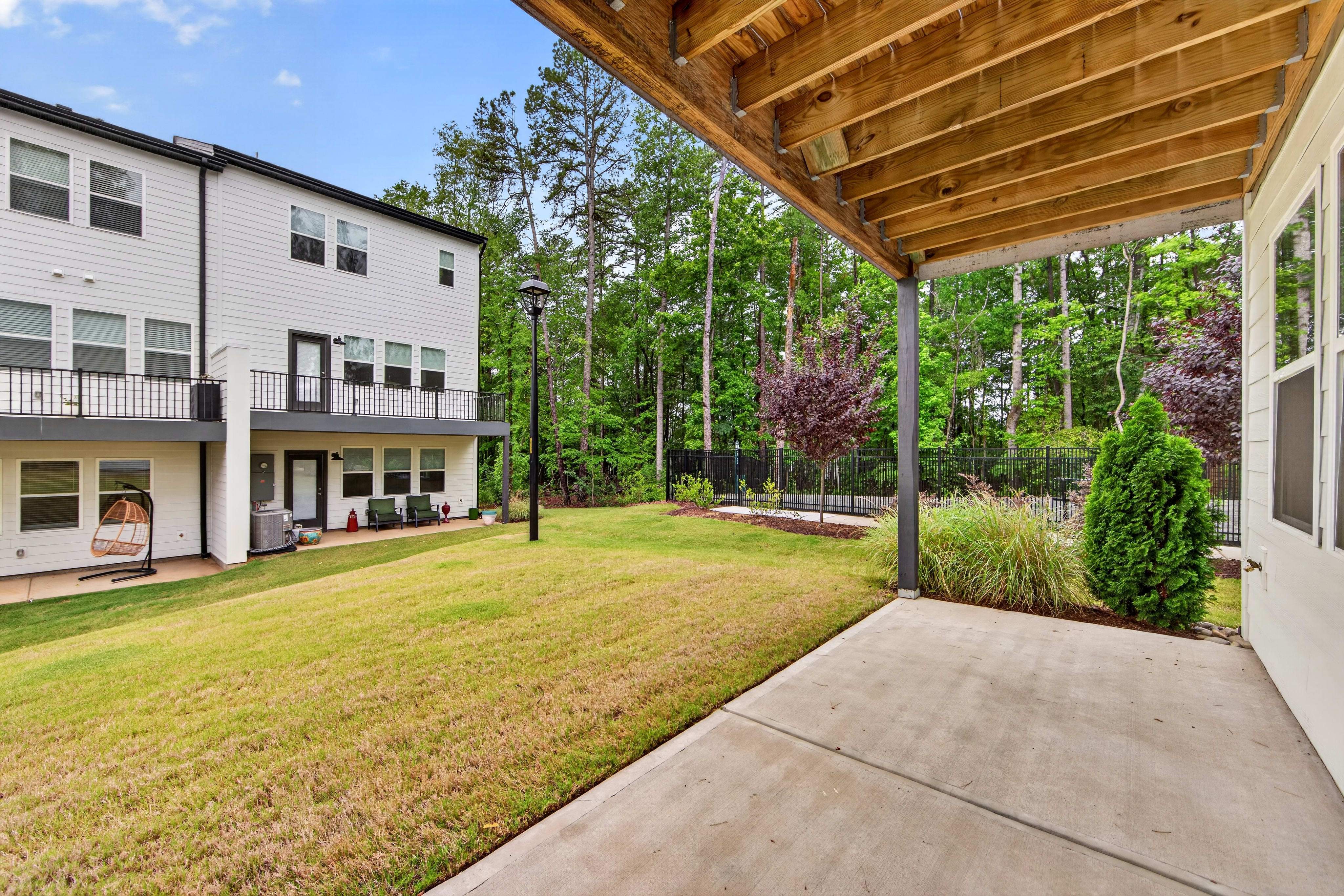 921 Archway Ln