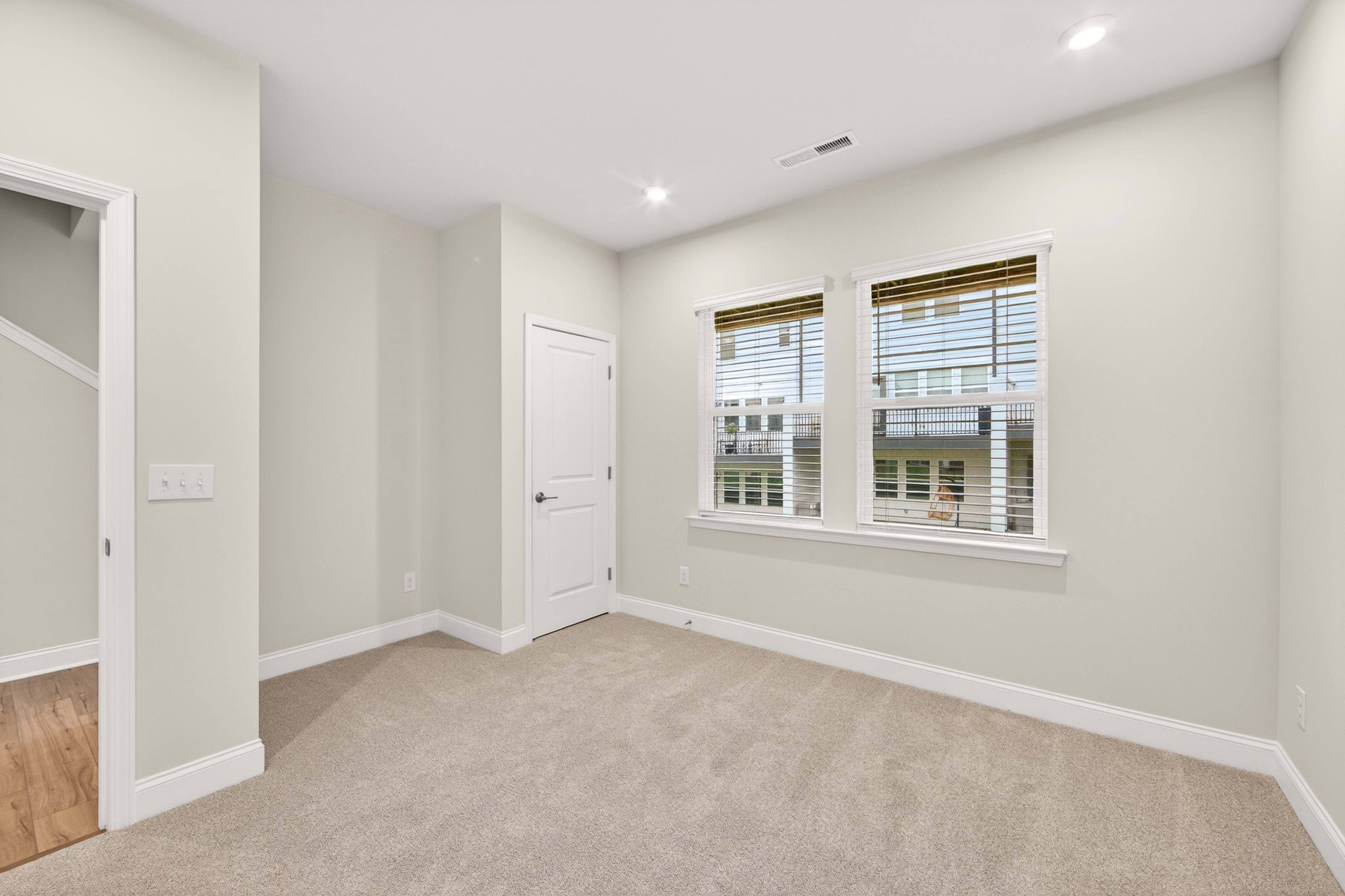 921 Archway Ln