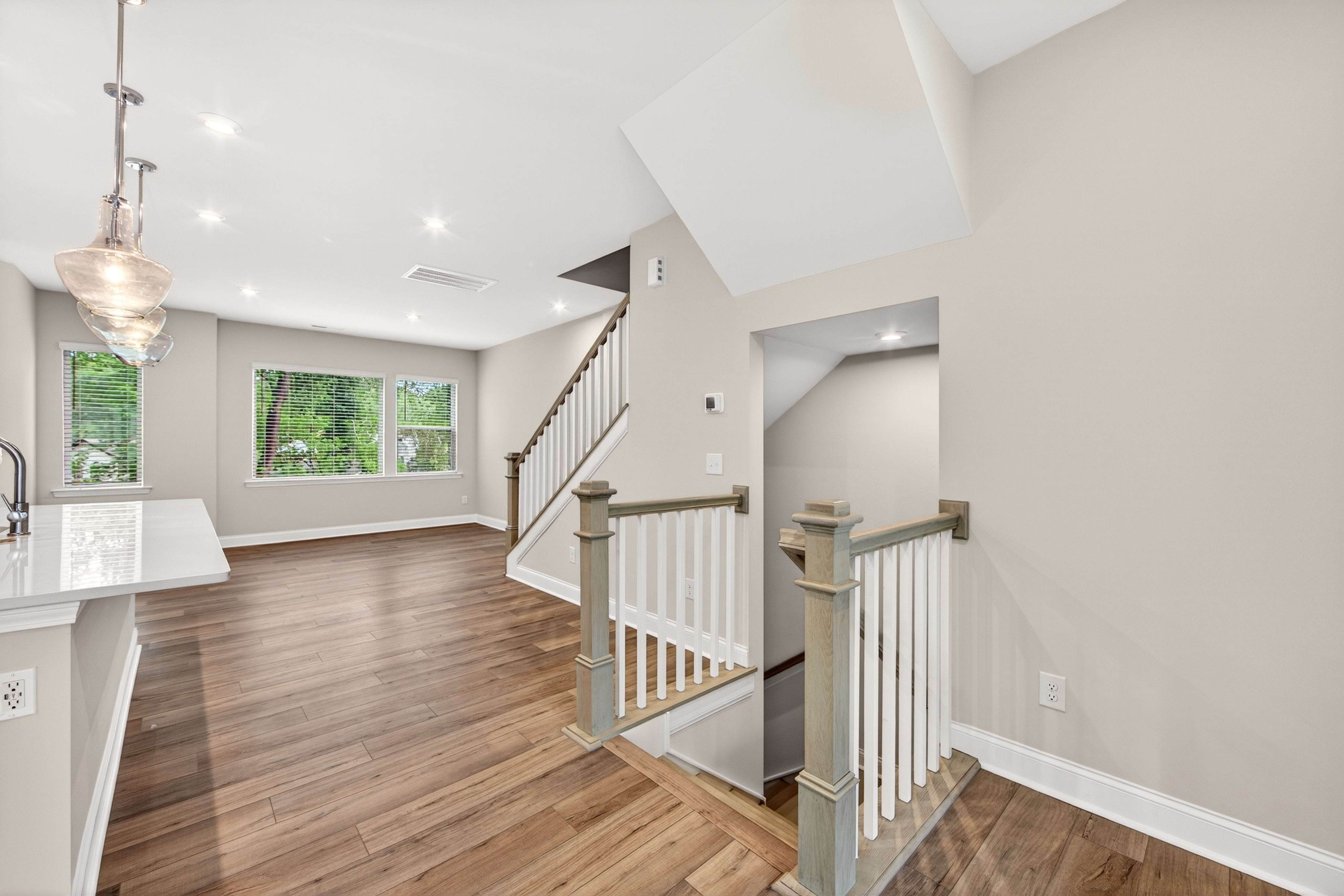 921 Archway Ln