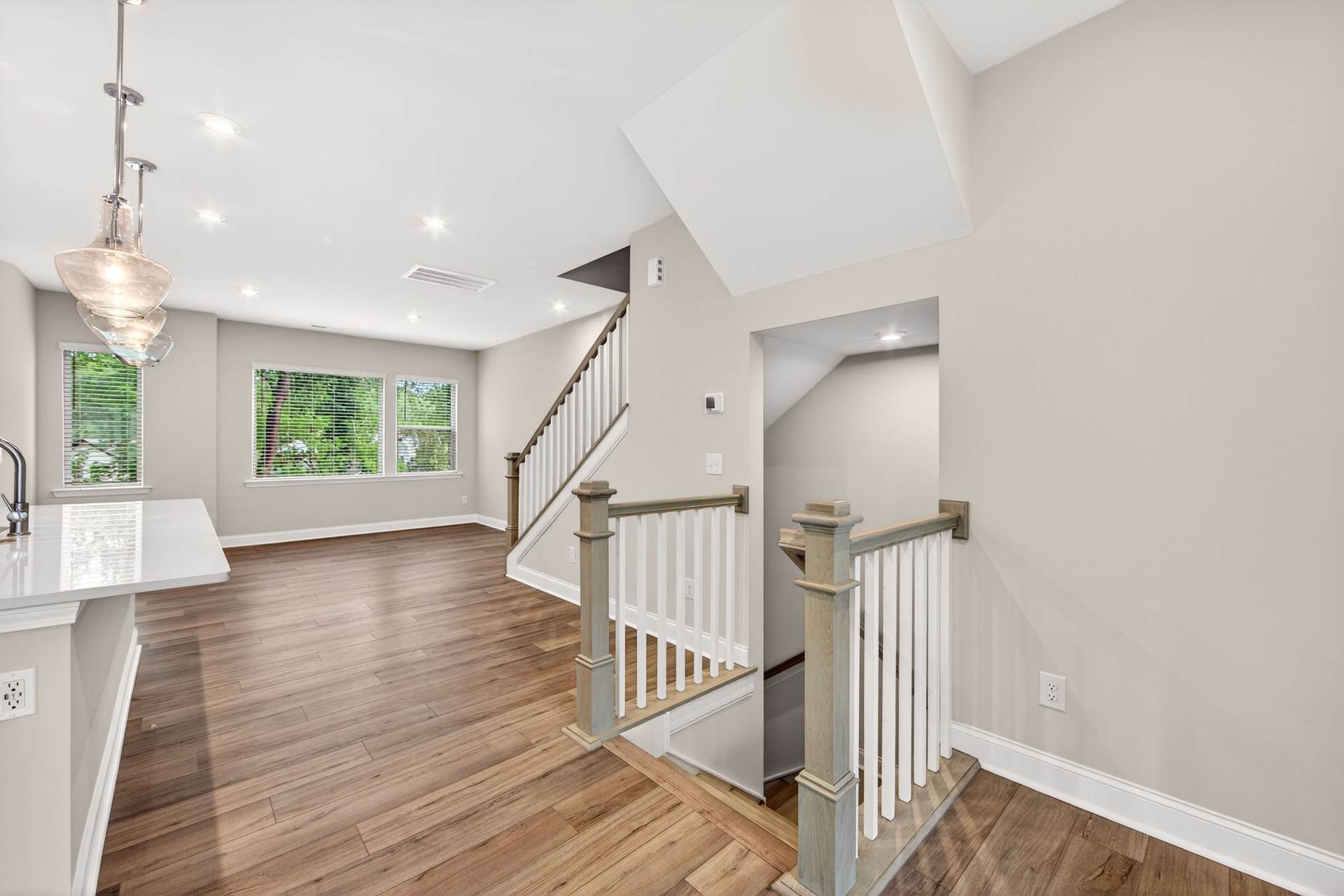 921 Archway Ln