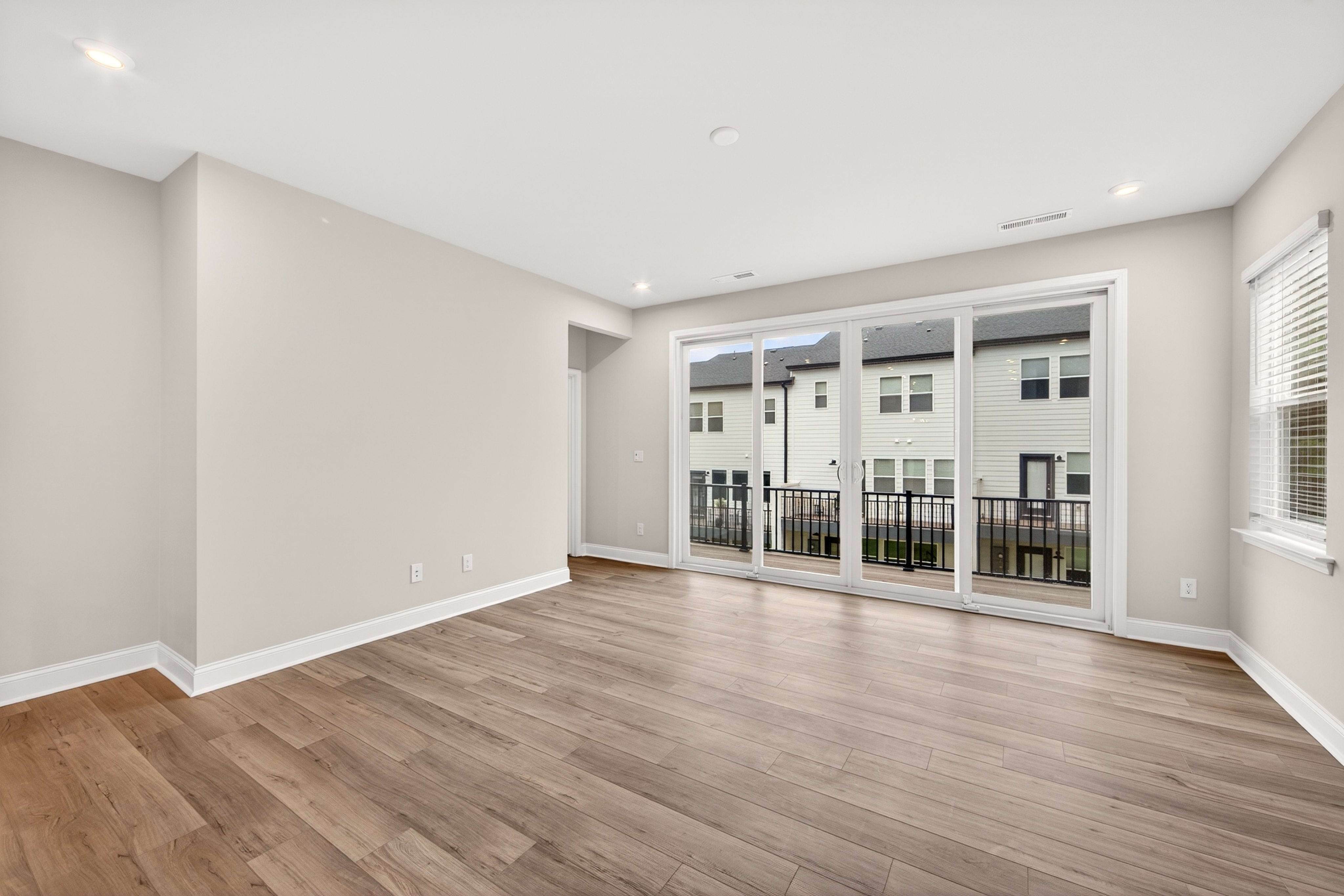 921 Archway Ln
