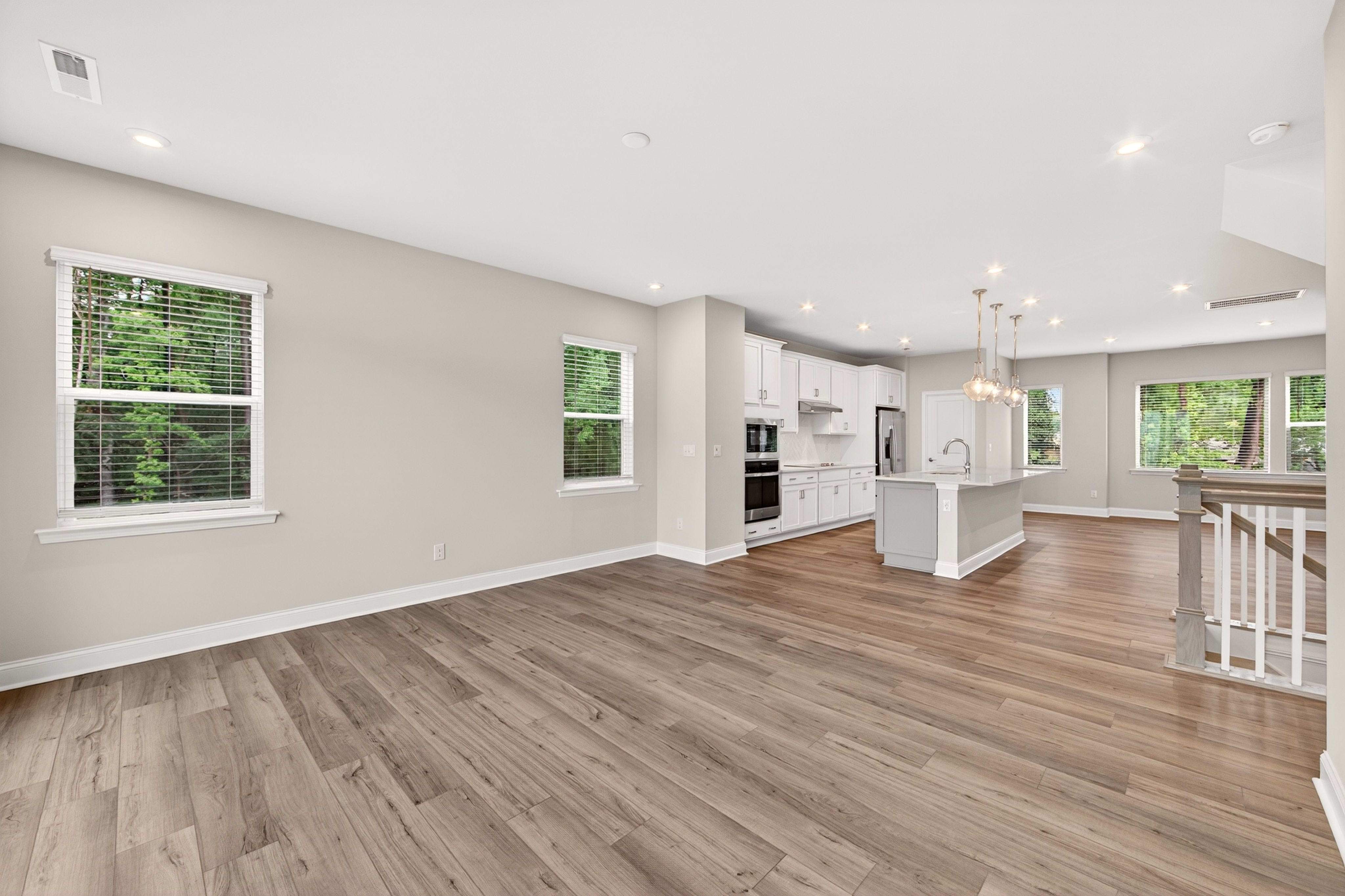 921 Archway Ln