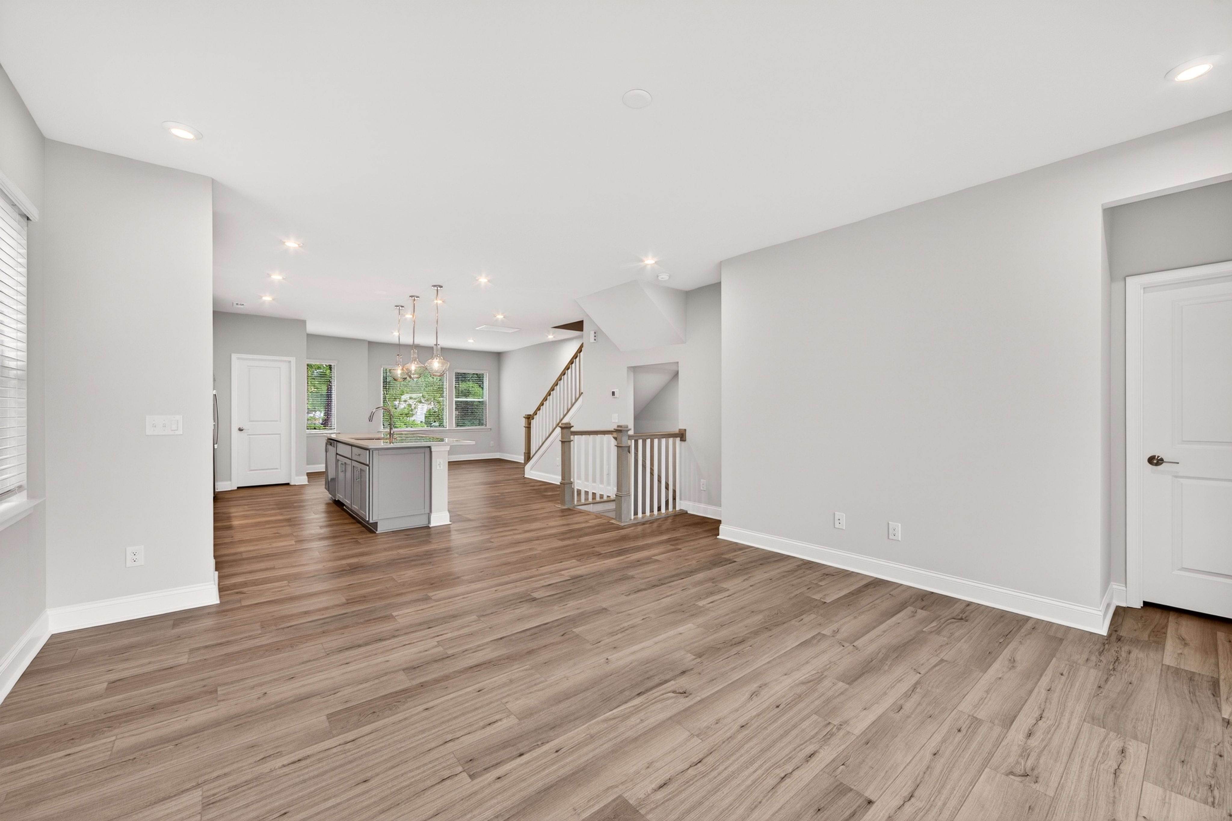 921 Archway Ln