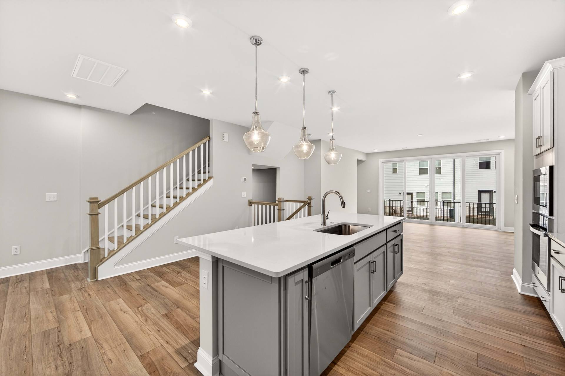 921 Archway Ln