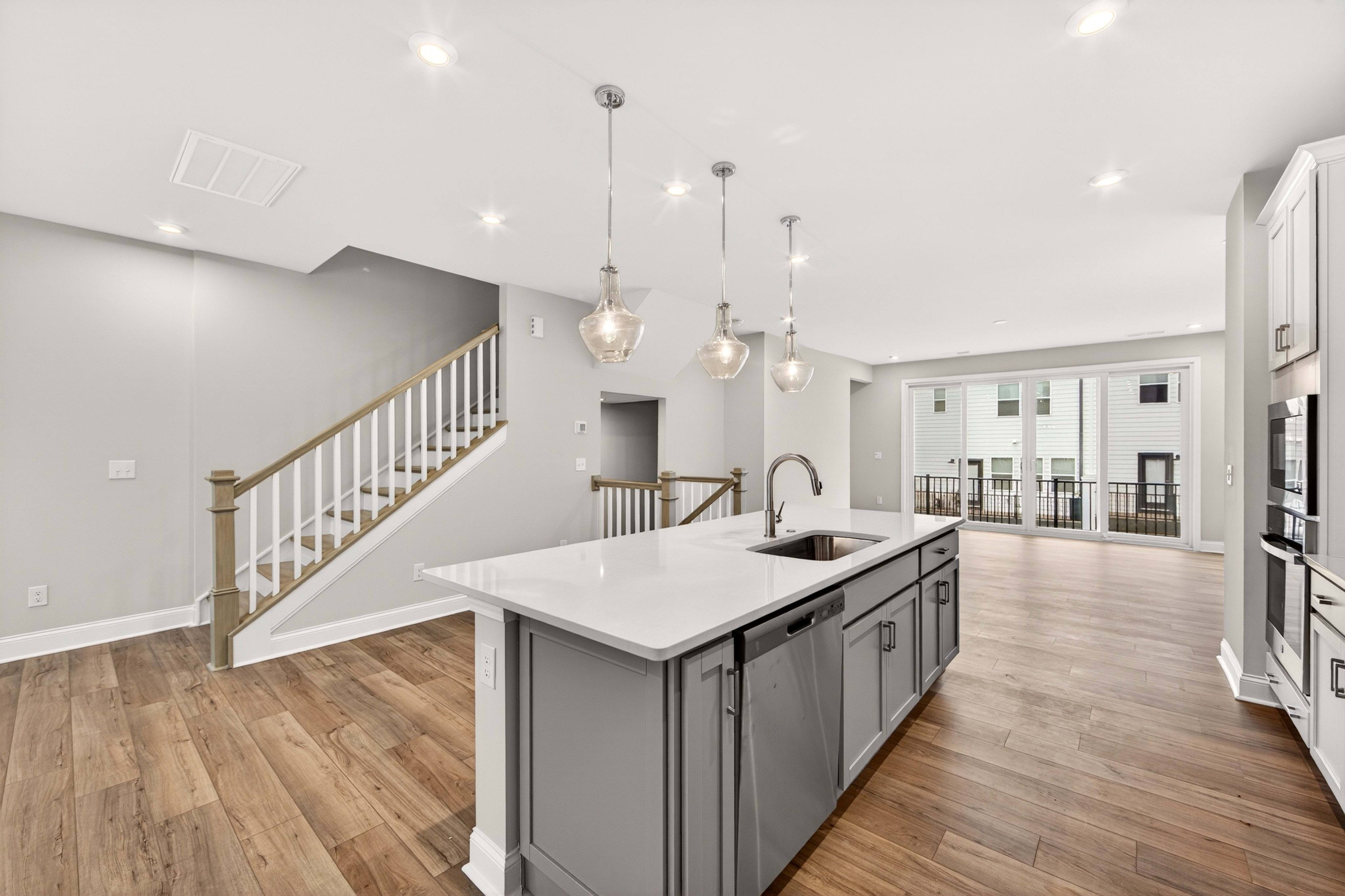 921 Archway Ln