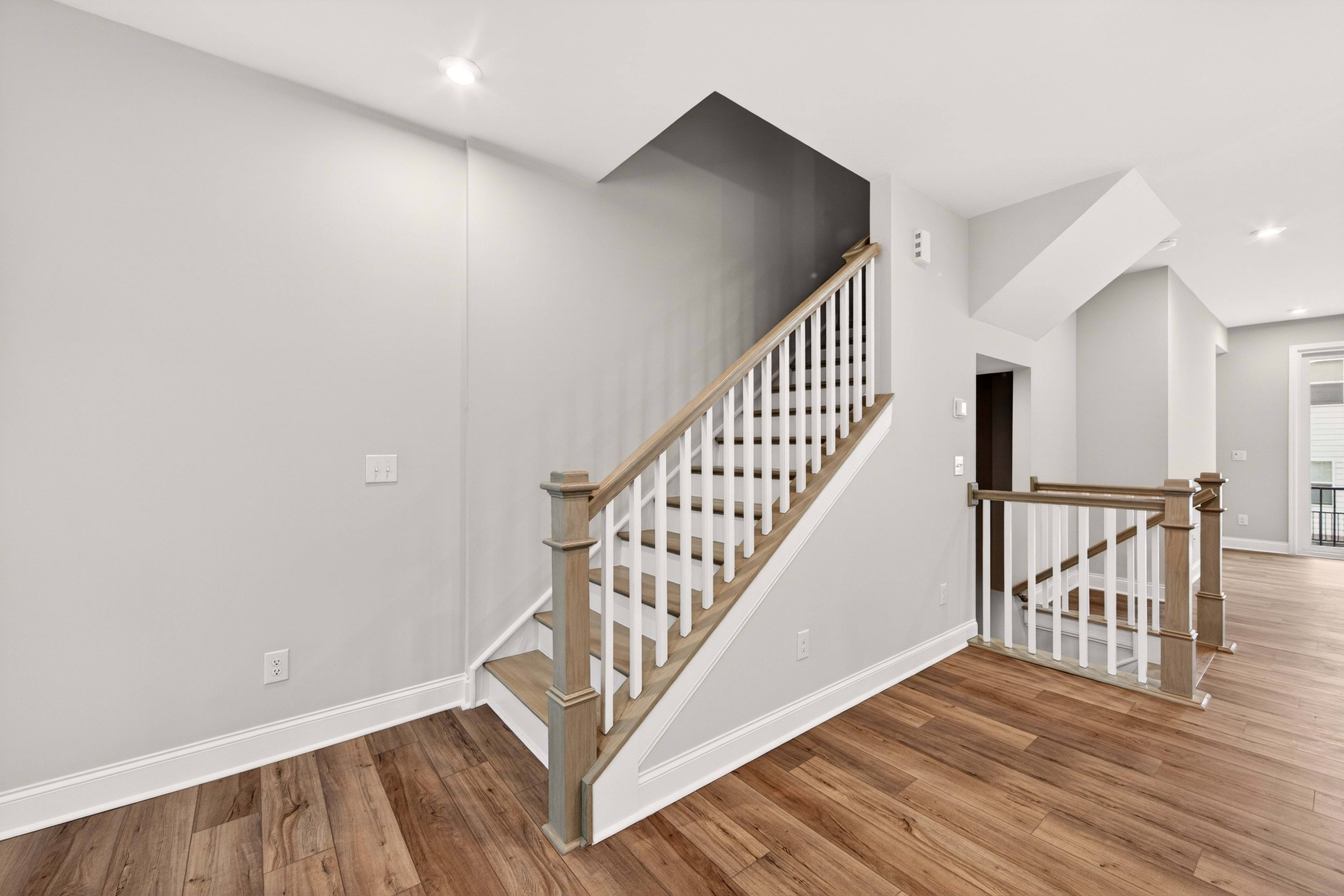 921 Archway Ln