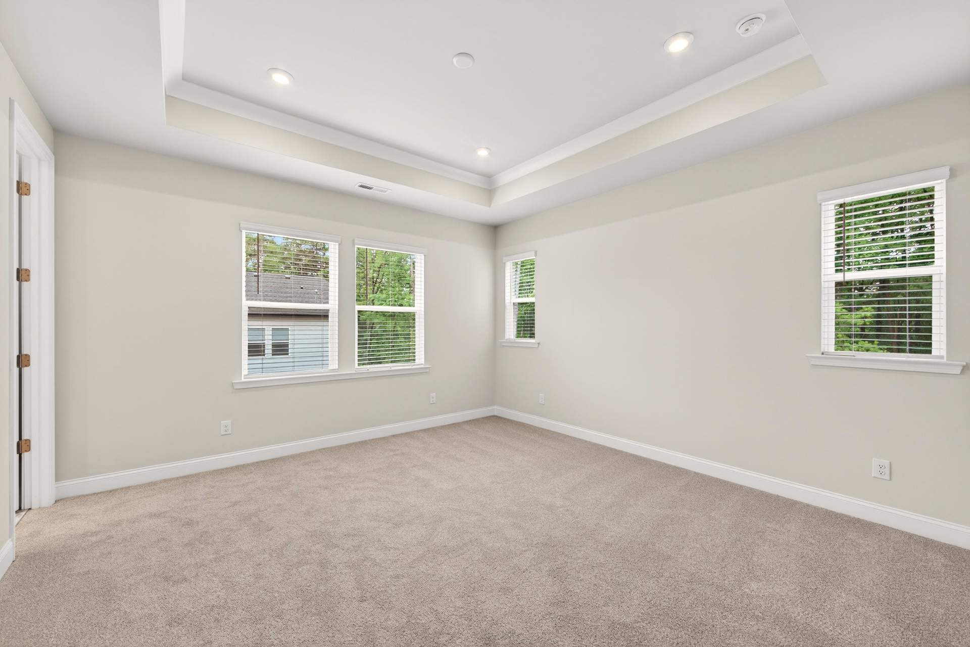 921 Archway Ln