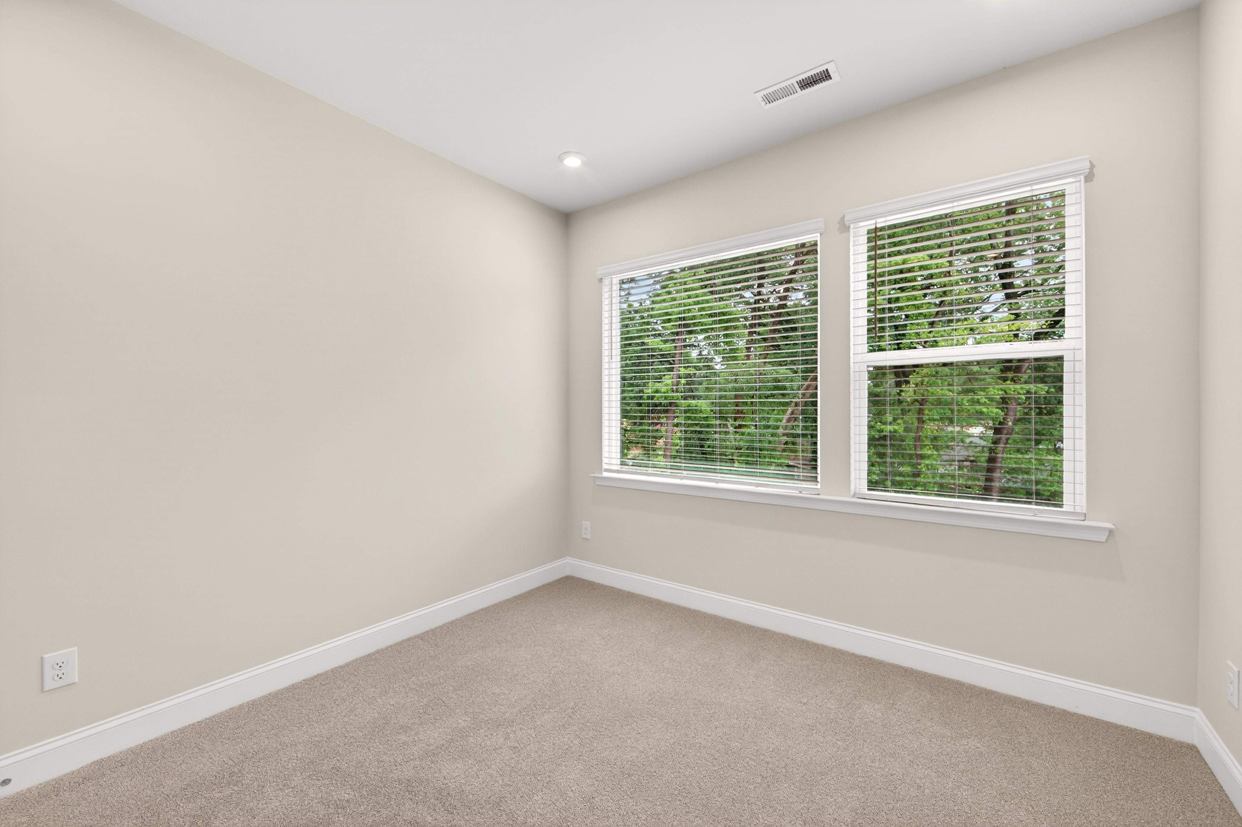 921 Archway Ln