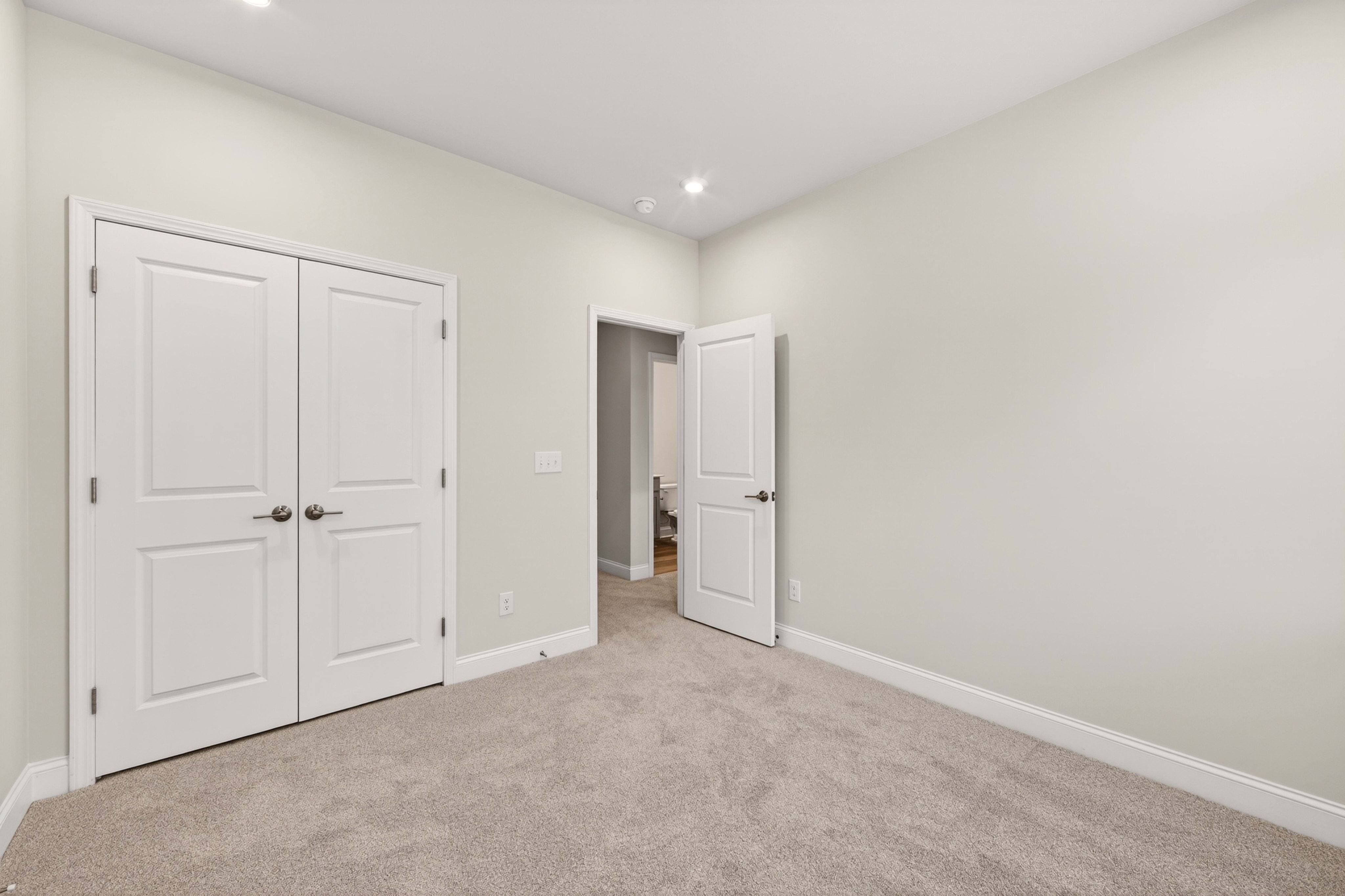 921 Archway Ln