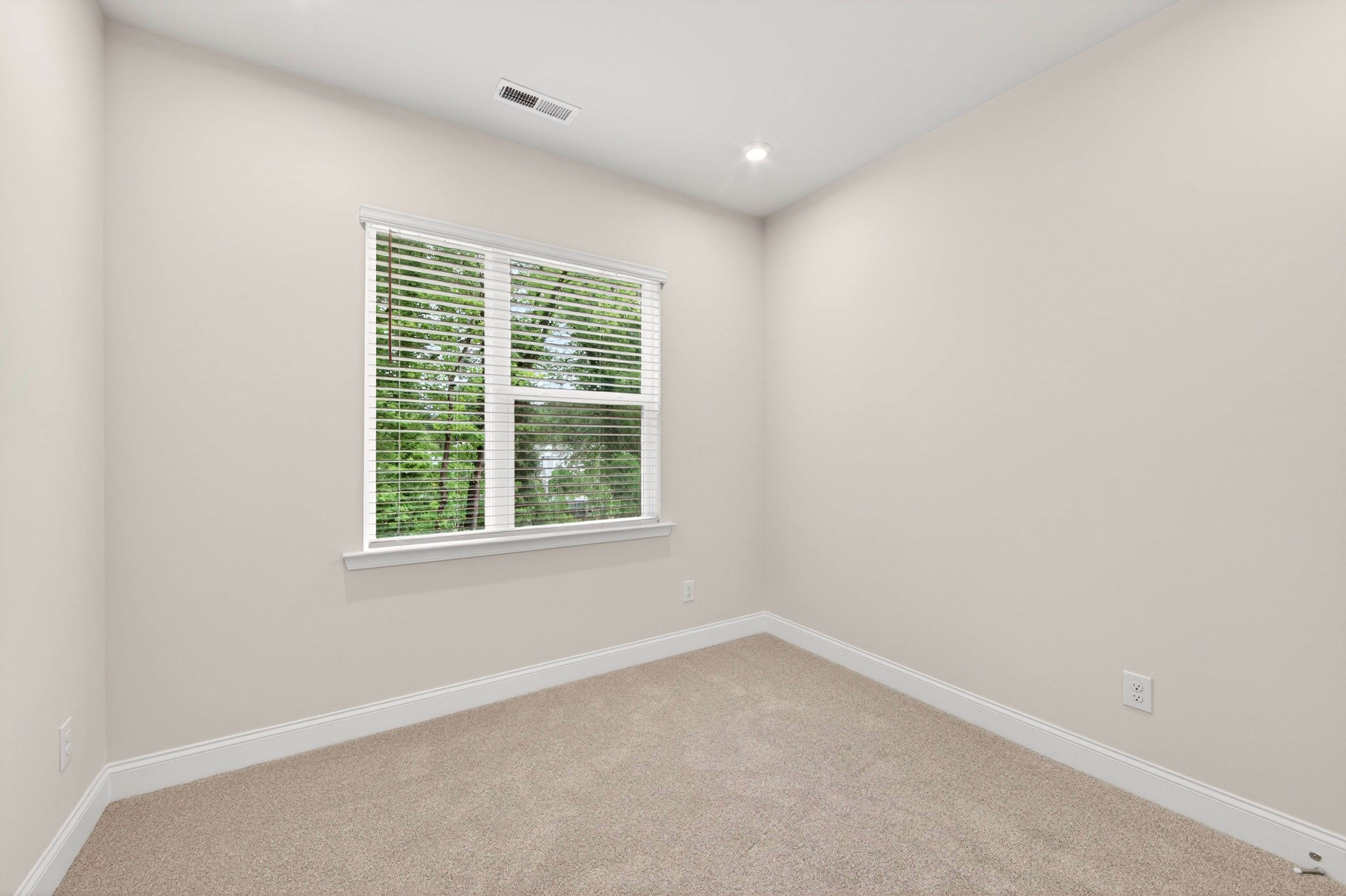 921 Archway Ln