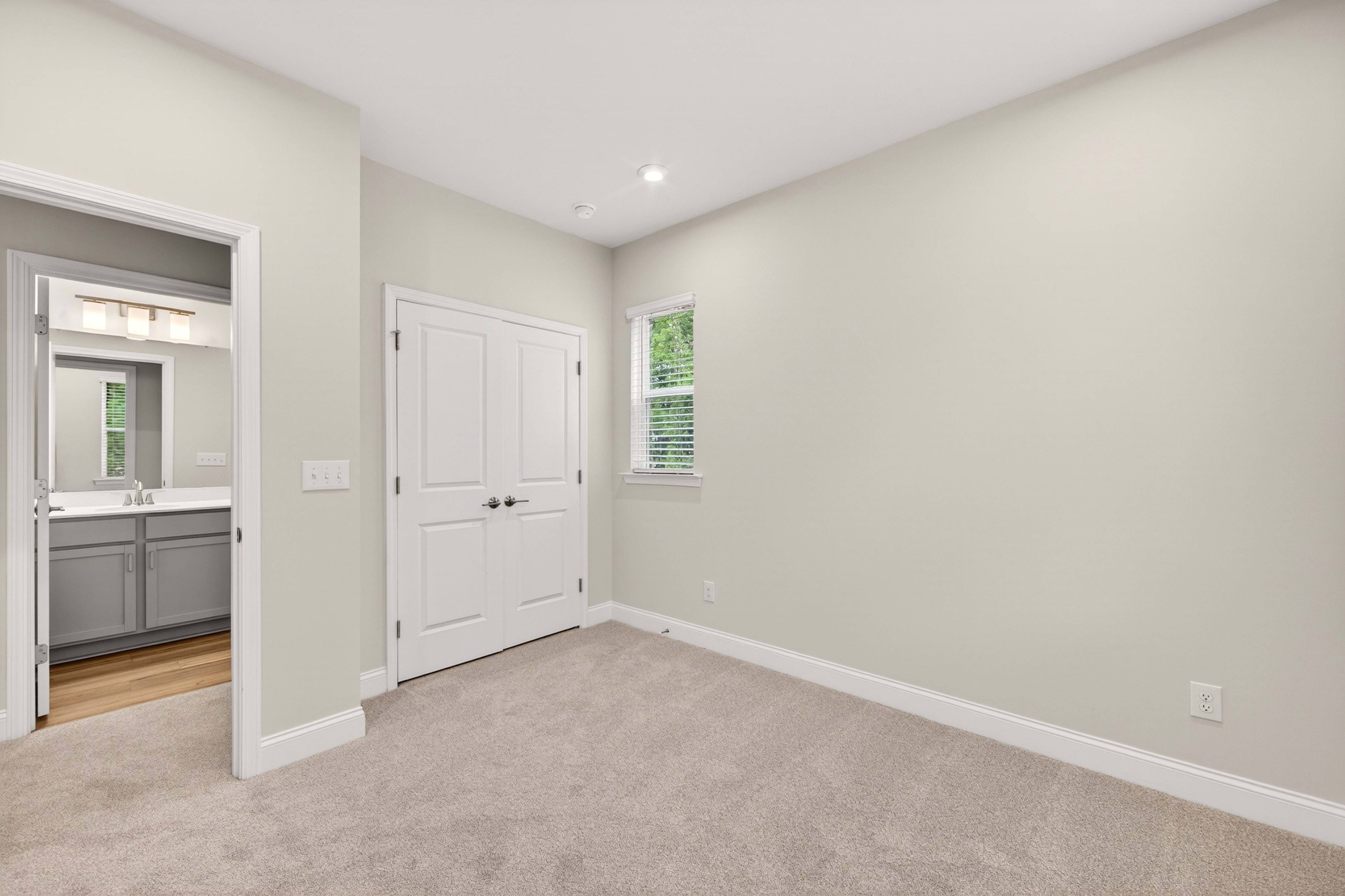 921 Archway Ln