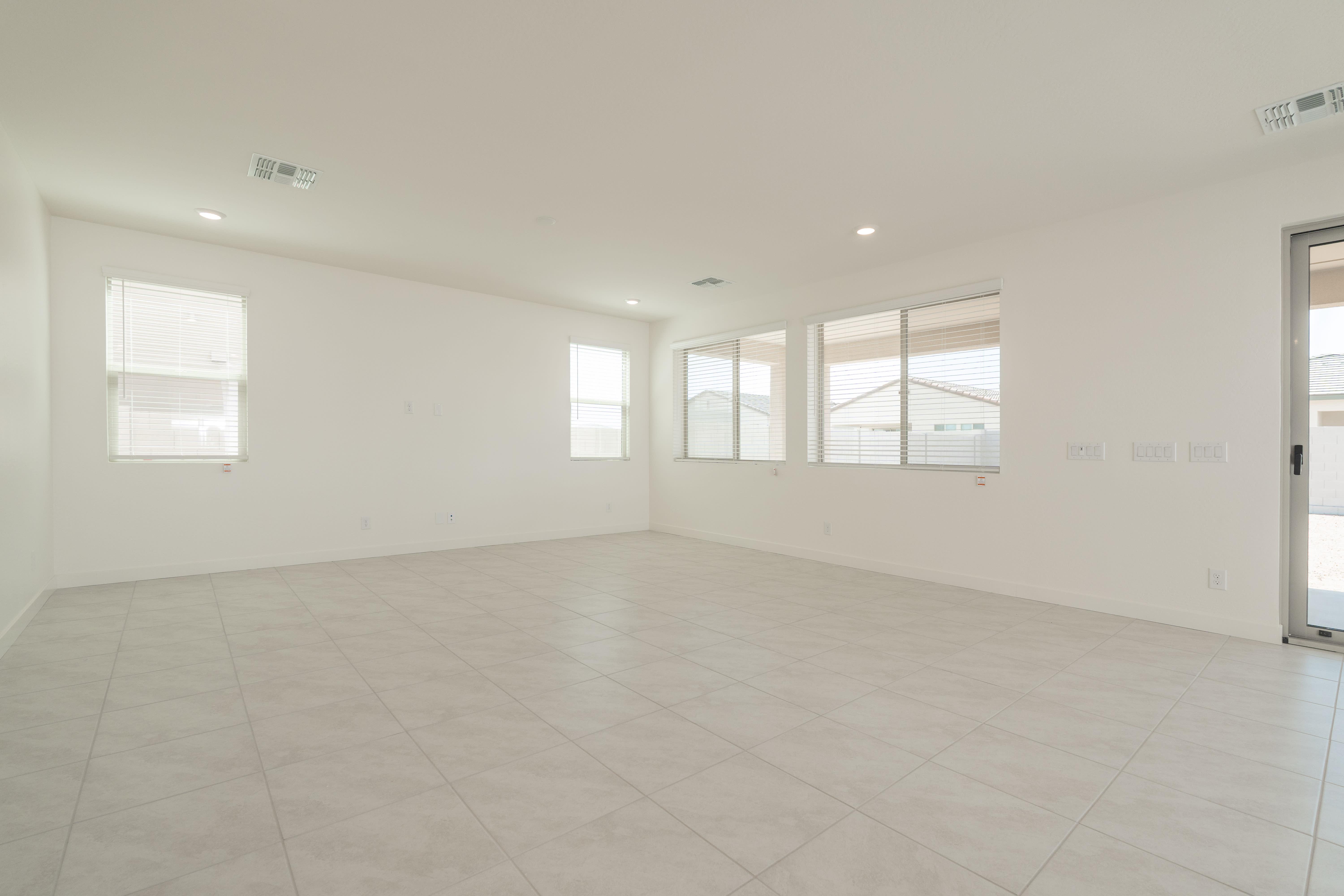 337 E LINDO LN