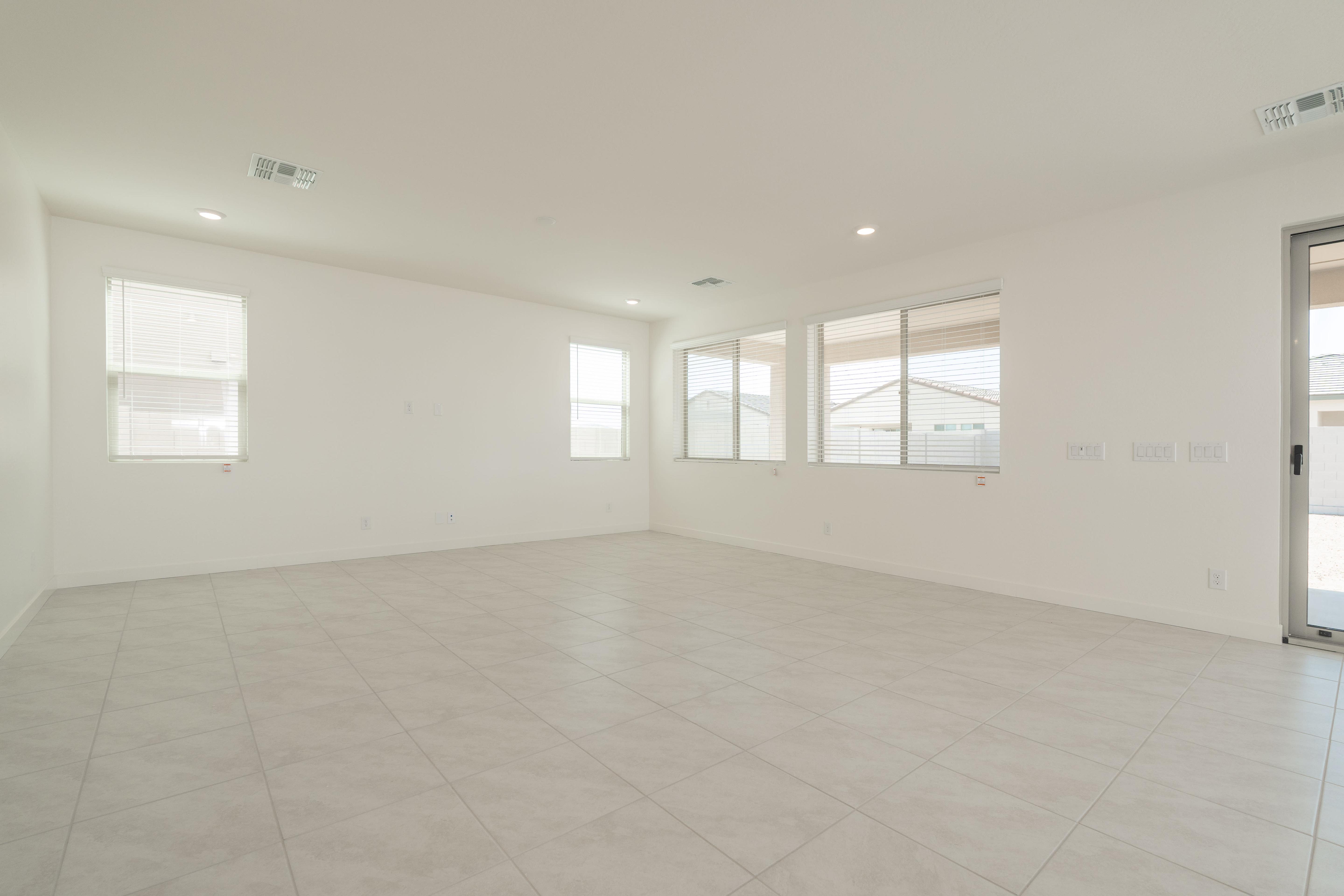 337 E LINDO LN