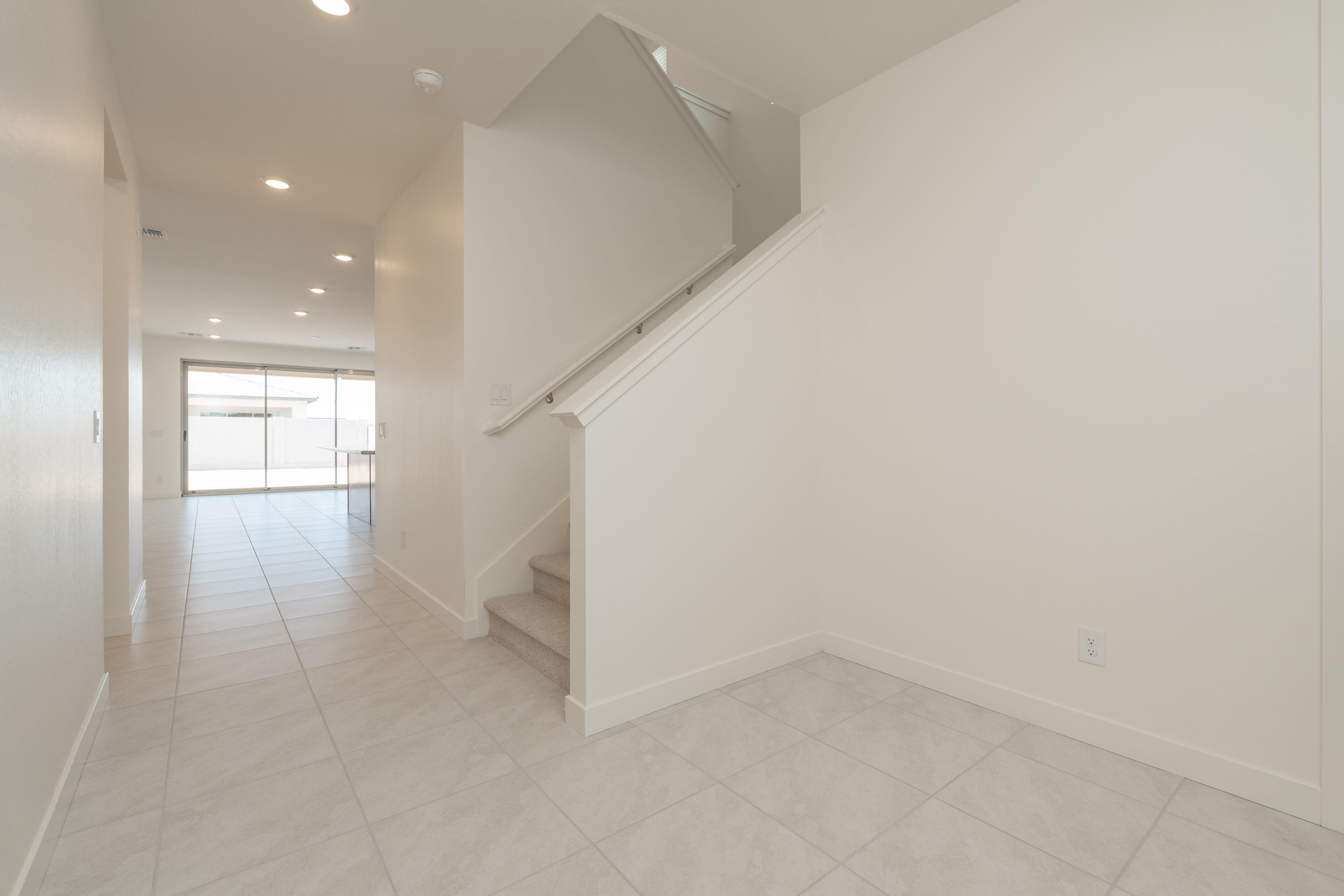 337 E LINDO LN