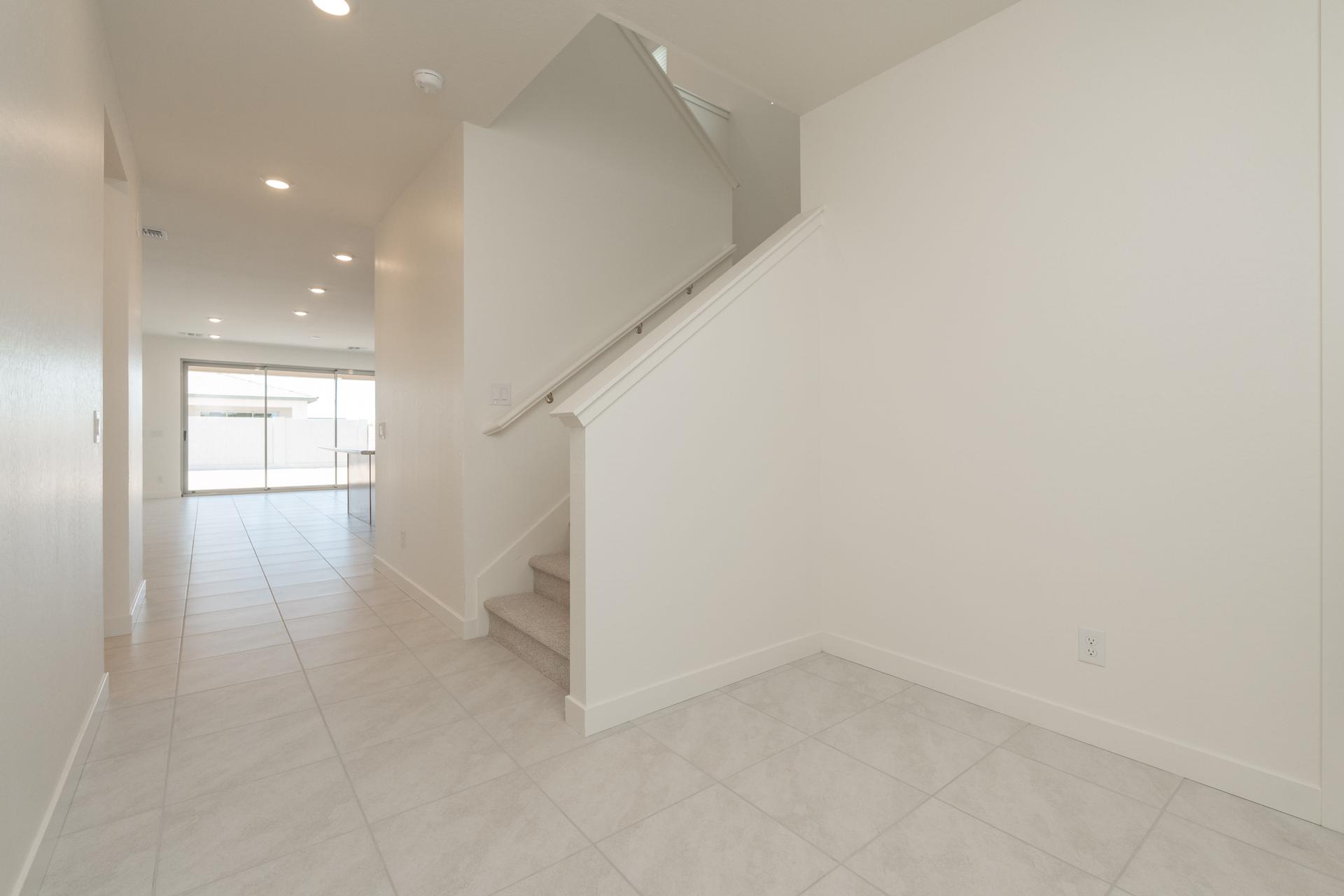 337 E Lindo Ln