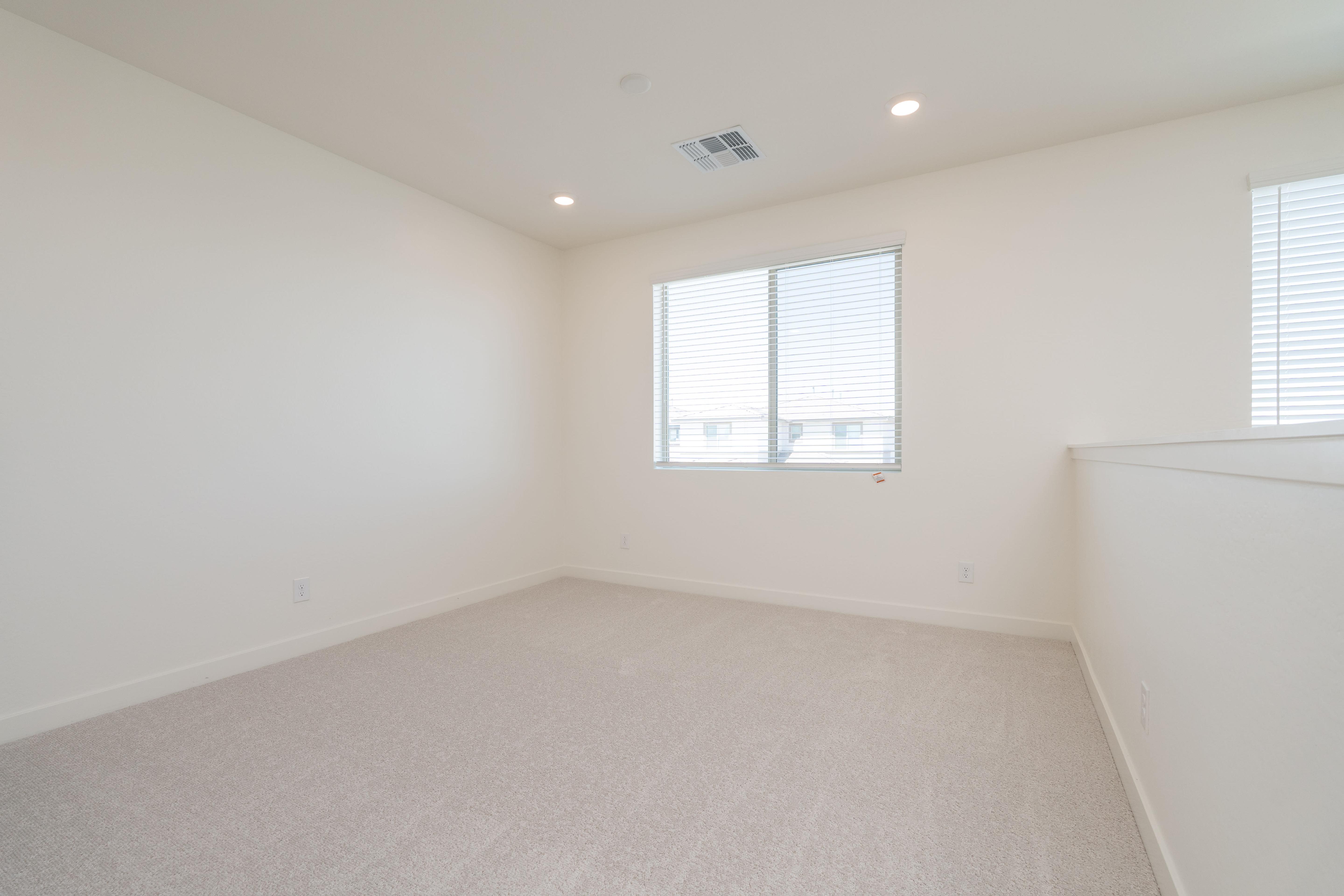 337 E LINDO LN