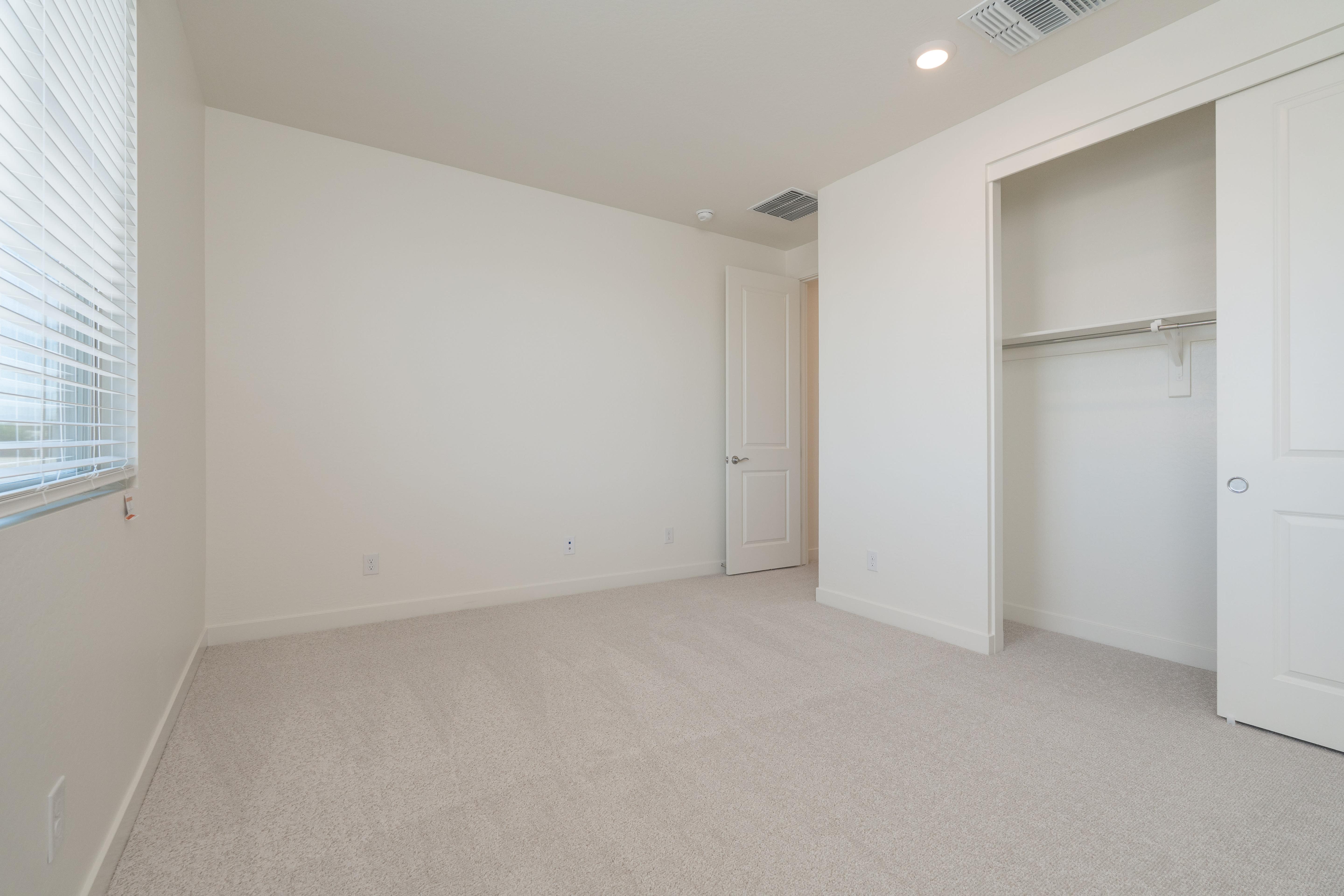 337 E LINDO LN