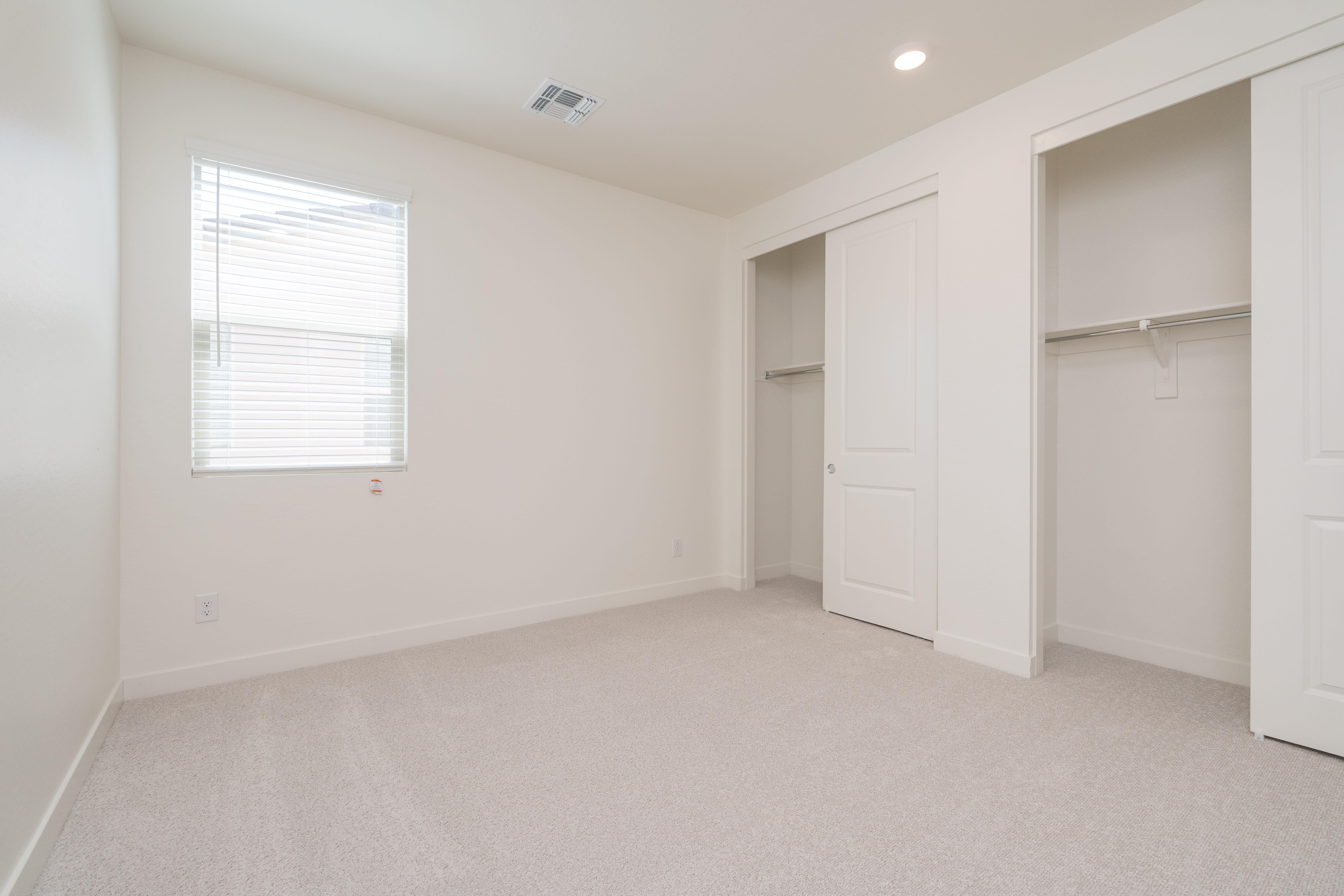 337 E LINDO LN
