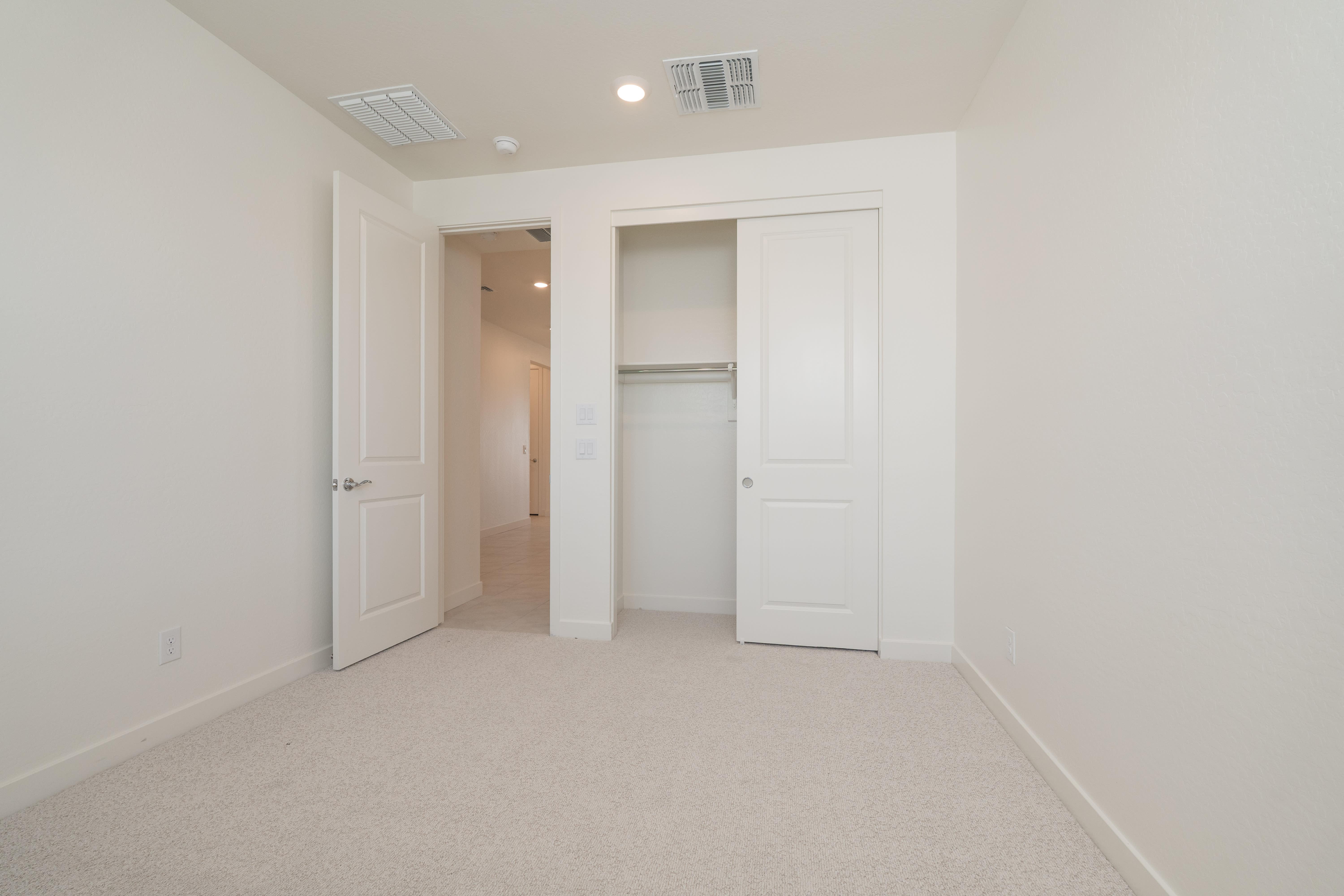 337 E LINDO LN