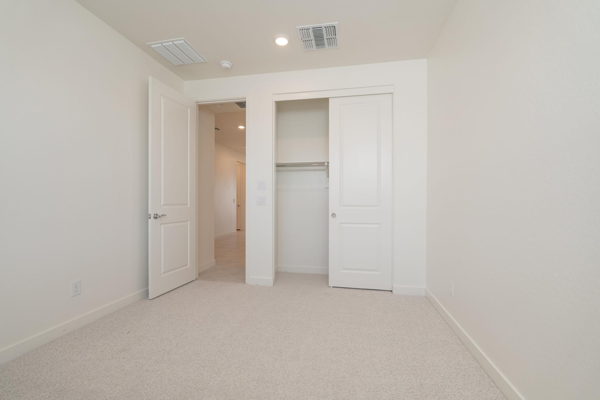 337 E Lindo Ln