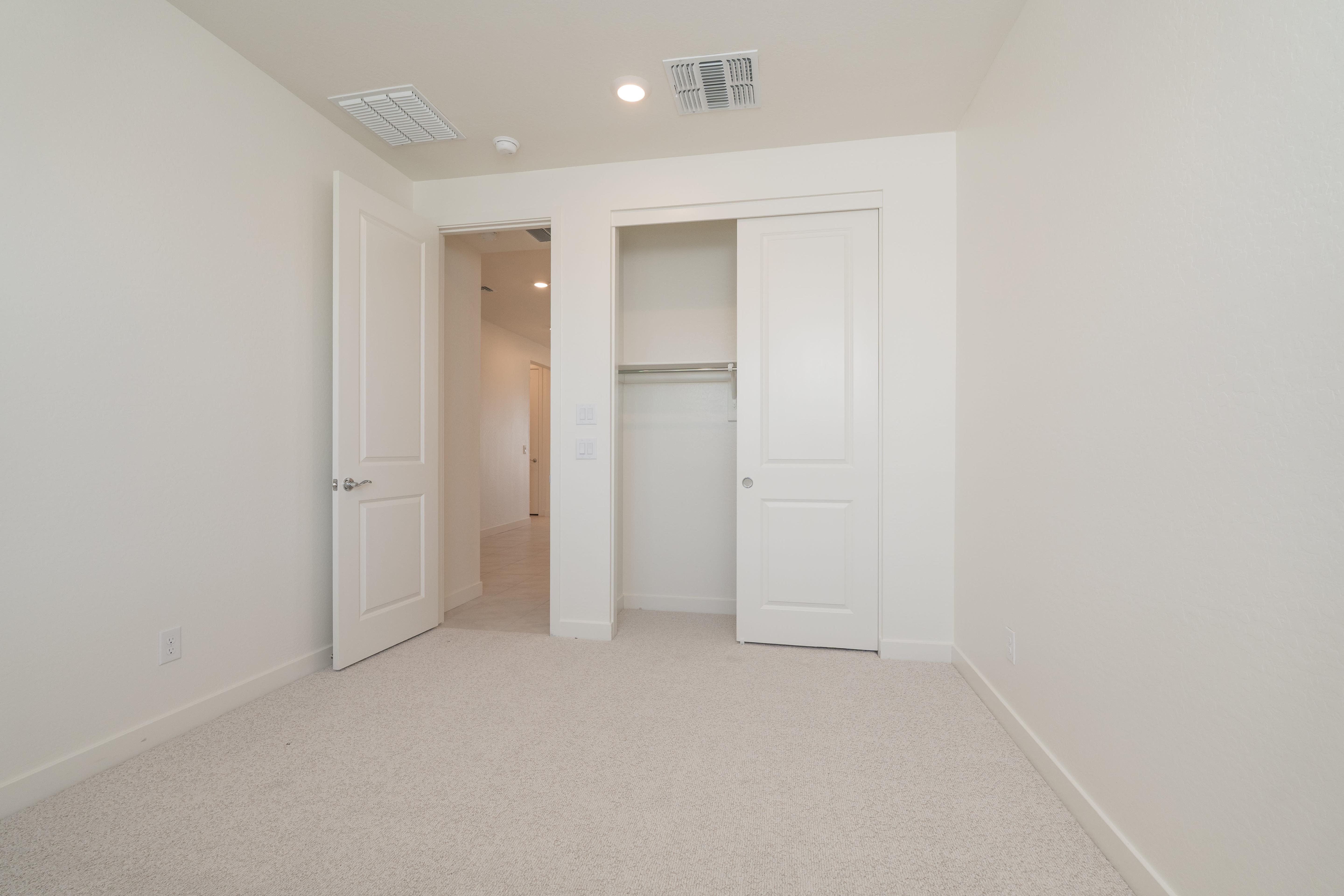 337 E LINDO LN