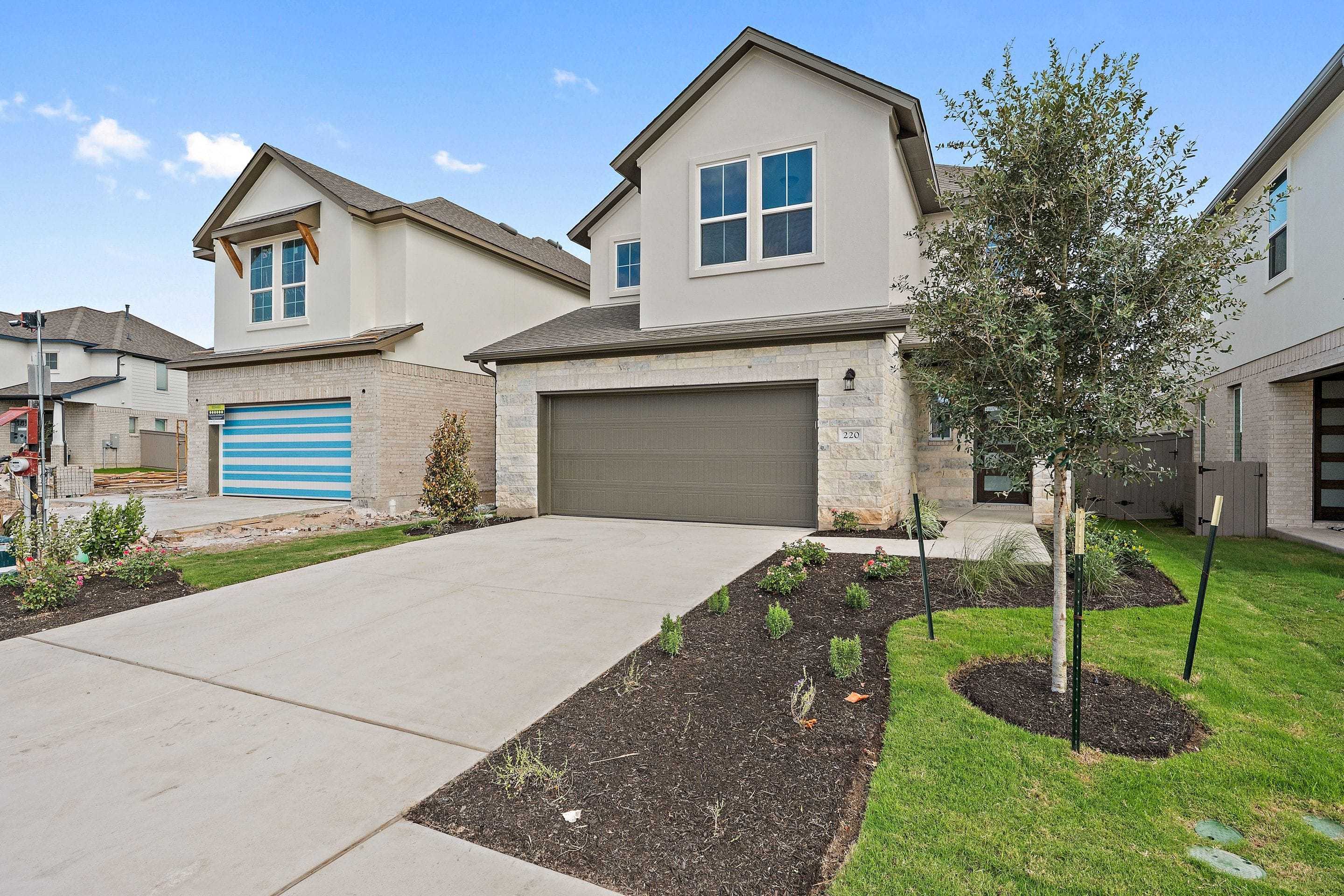 220 Bloomington Loop