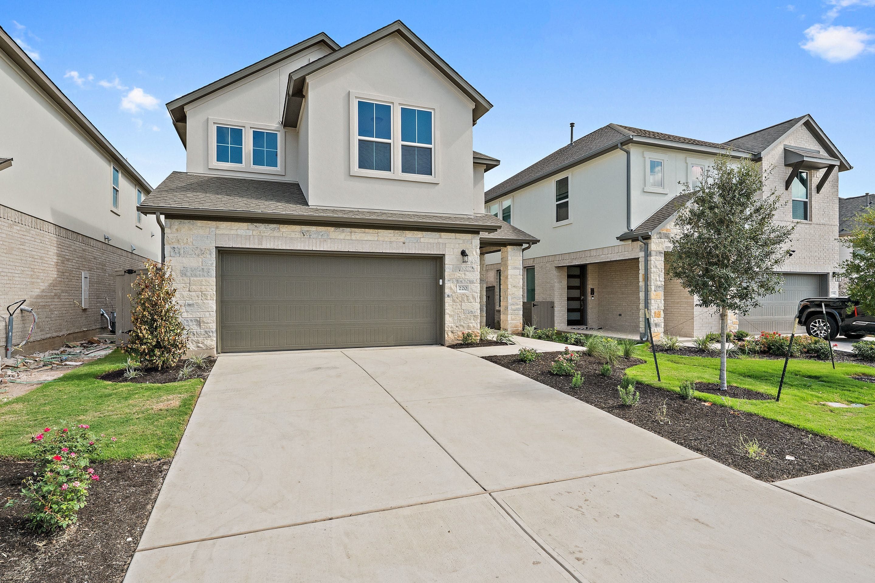 220 Bloomington Loop