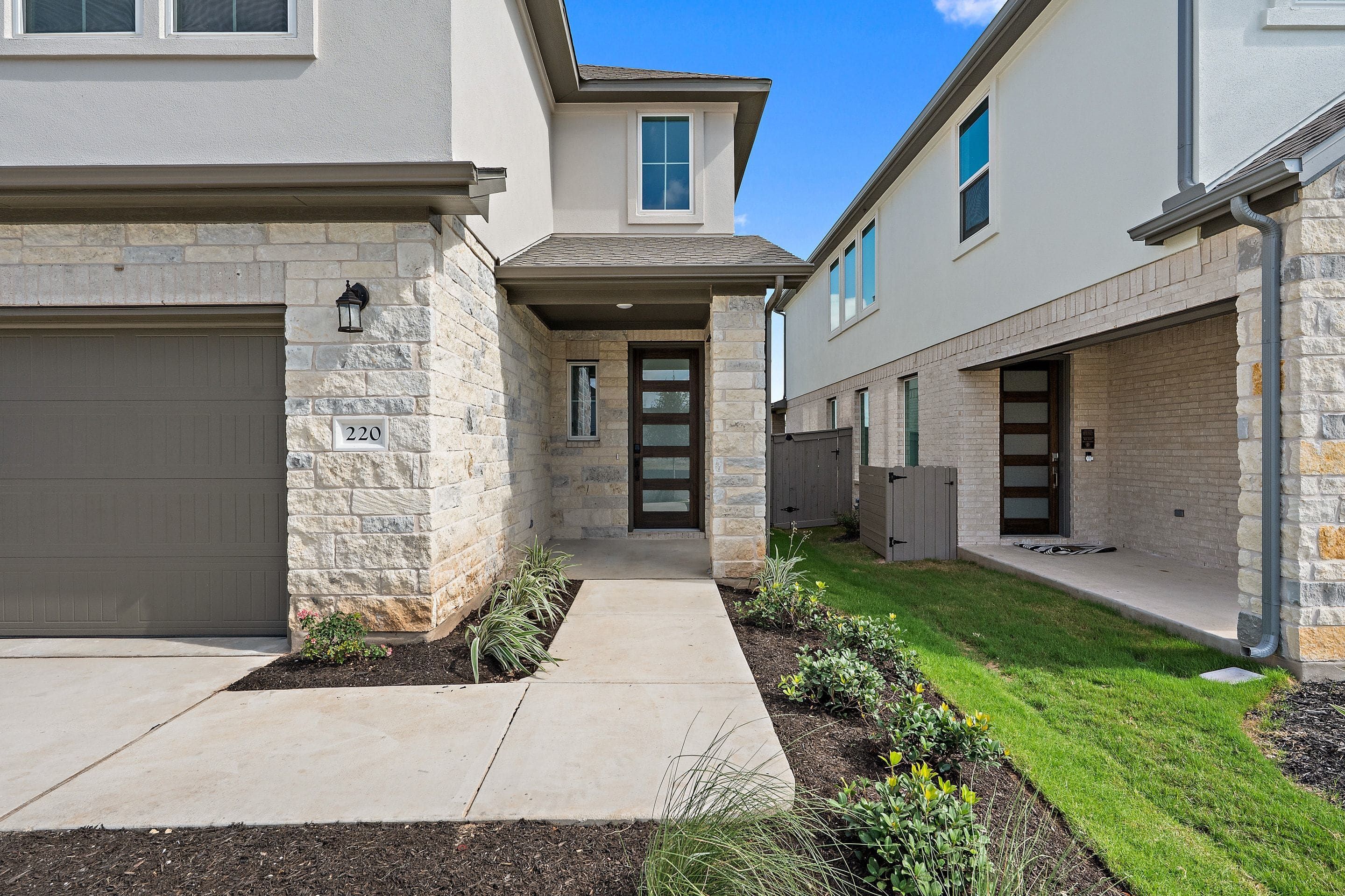 220 Bloomington Loop