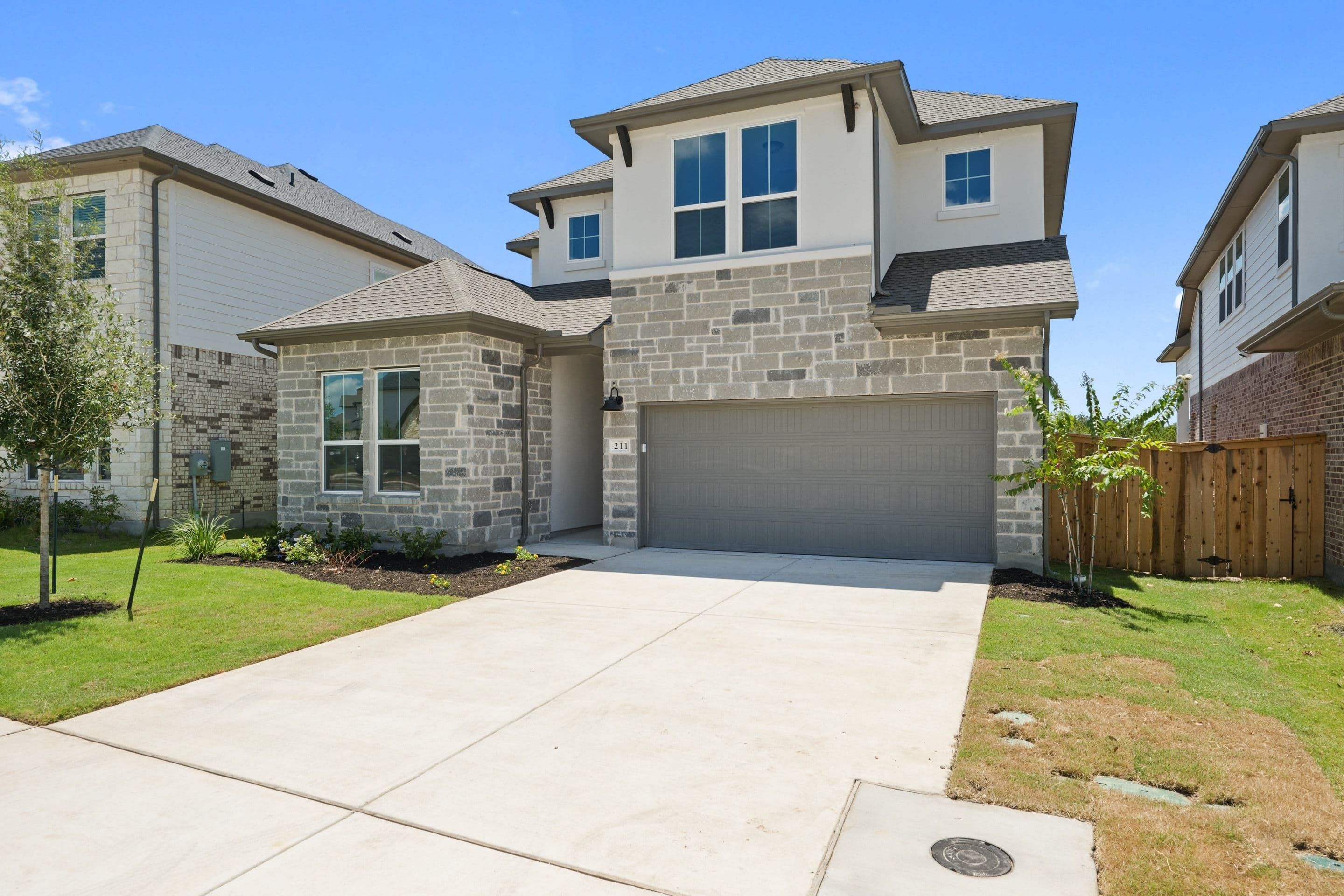 211 Craigends Yew Lane