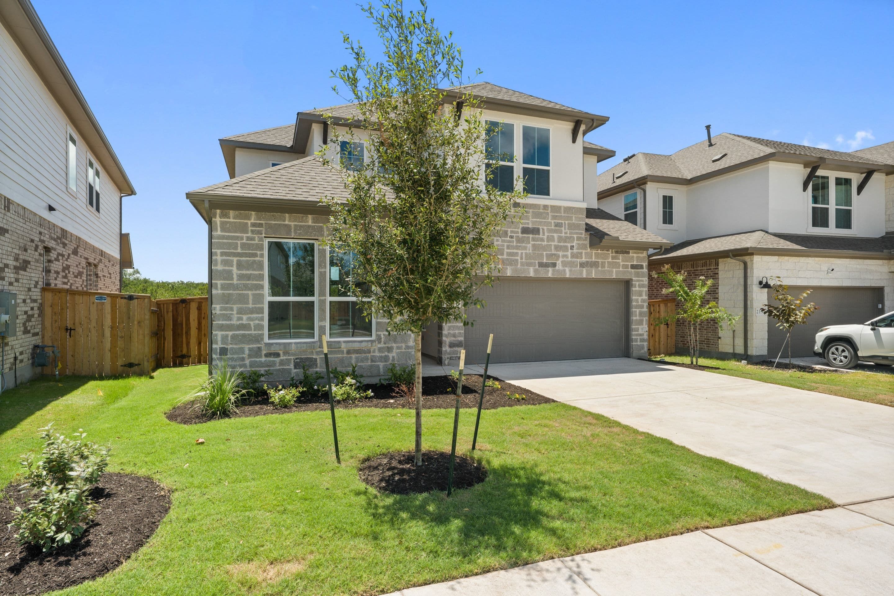 211 Craigends Yew Lane