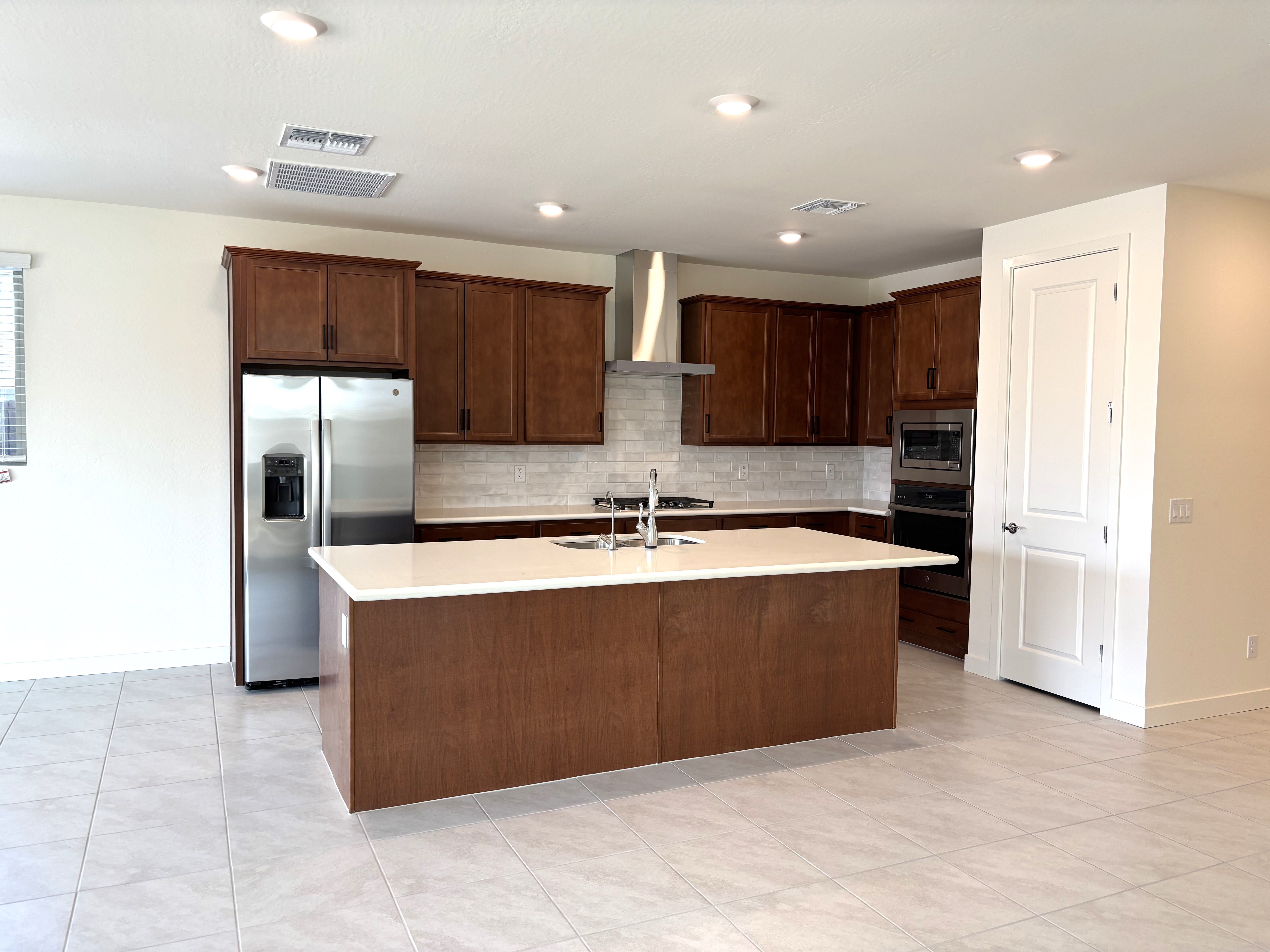 337 E LINDO LN