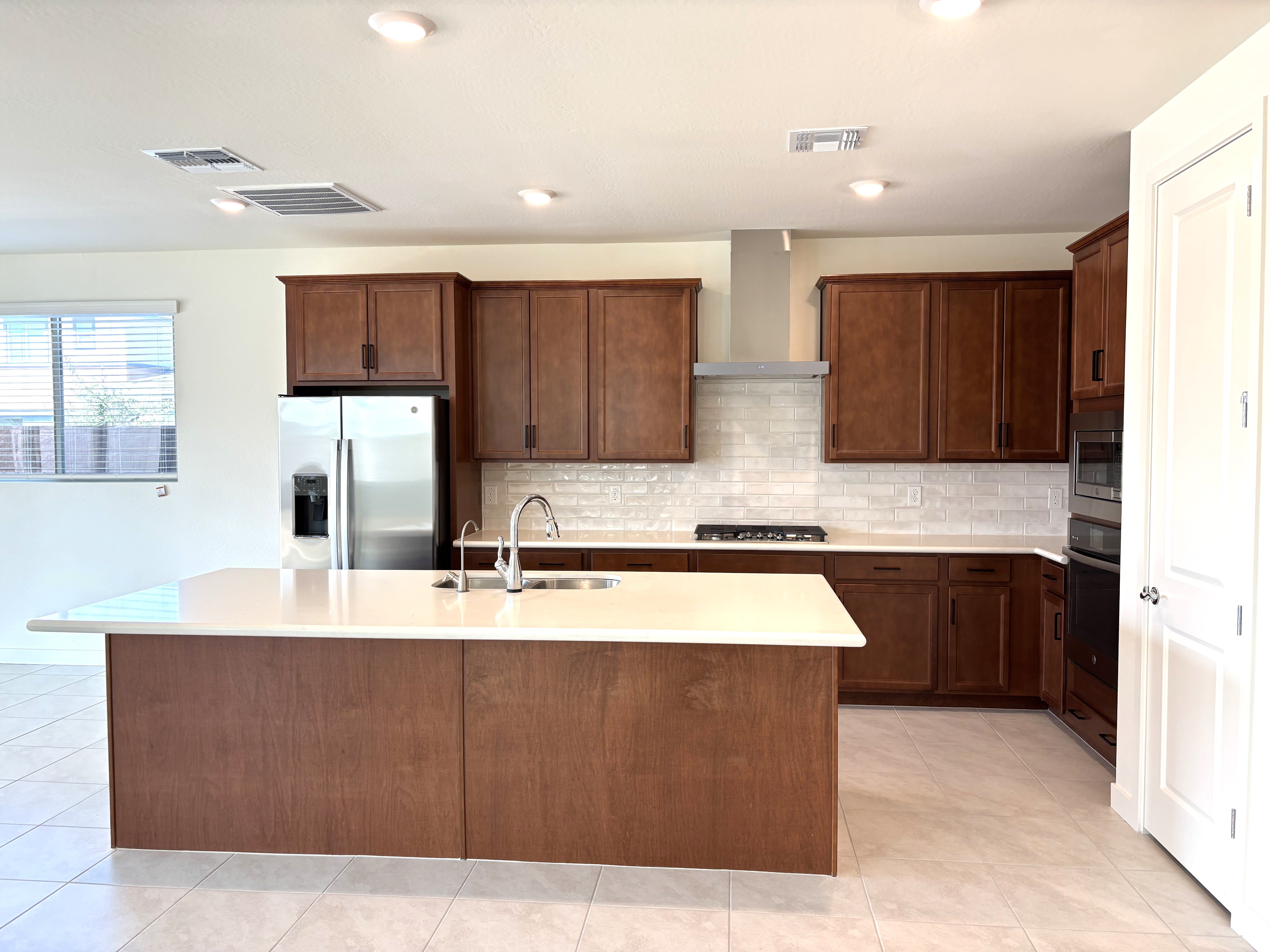 337 E LINDO LN
