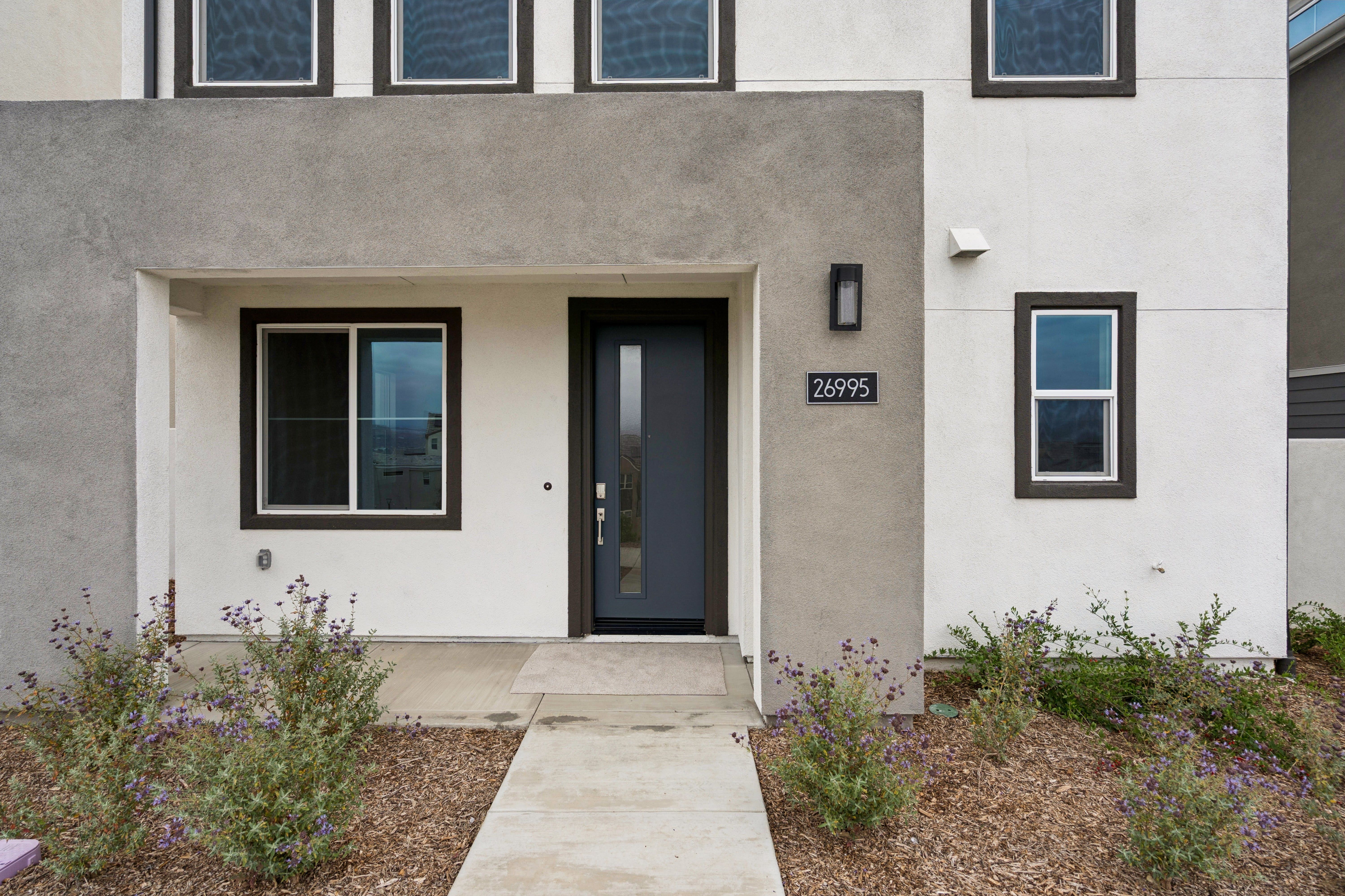 26995 Echo Mountain Way | HS 18