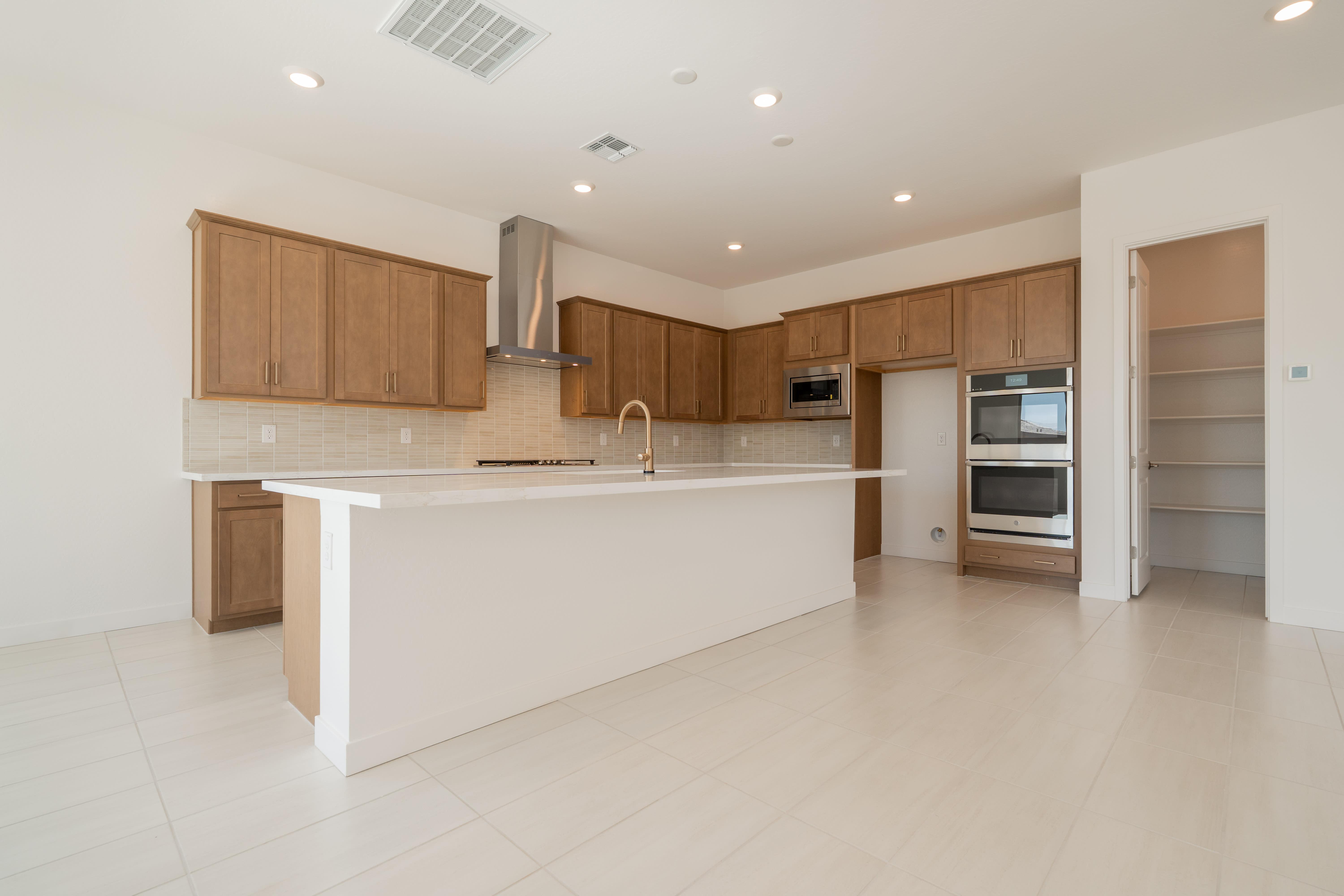 2551 E ALFONSO DR