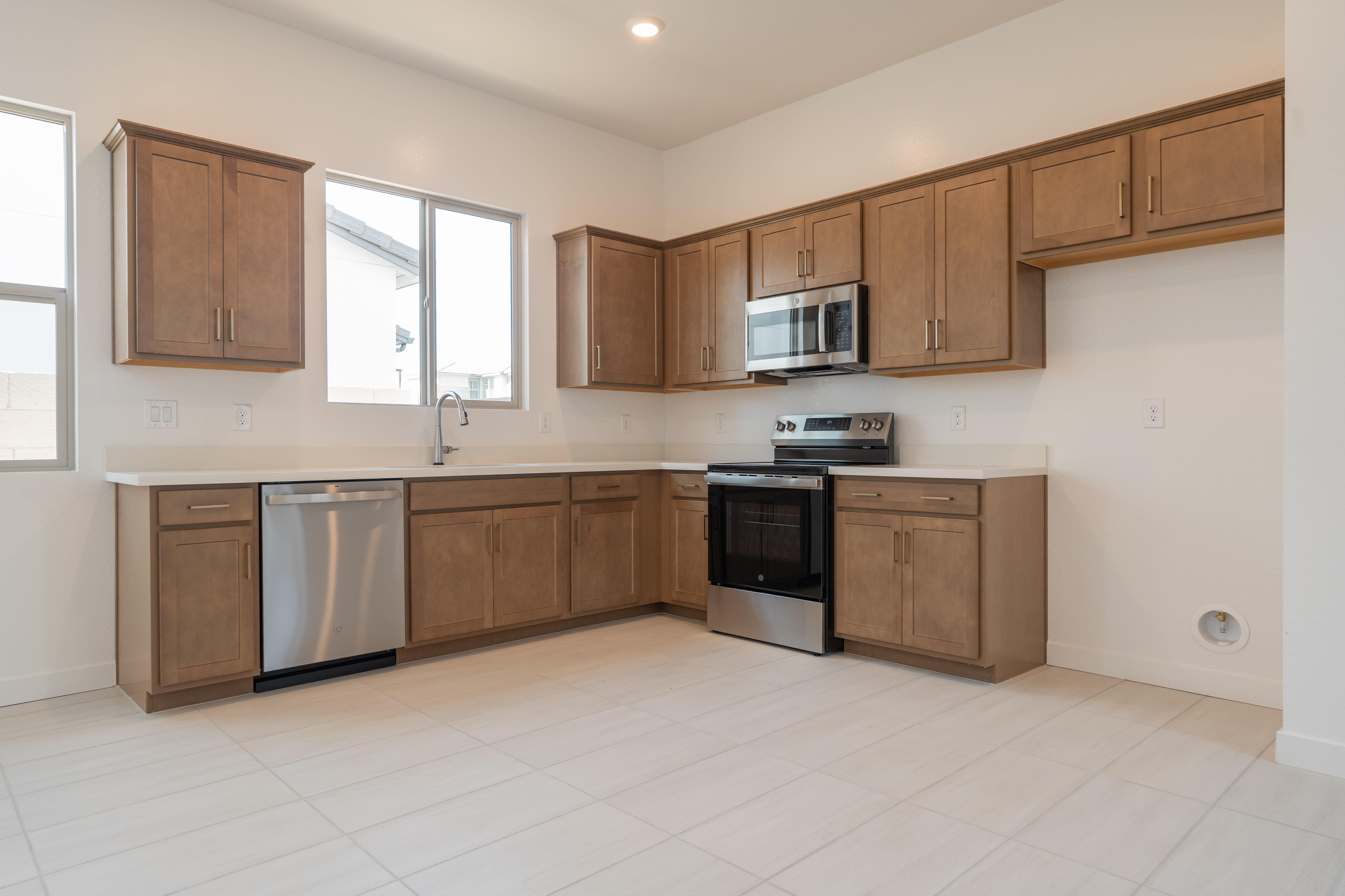 2551 E ALFONSO DR
