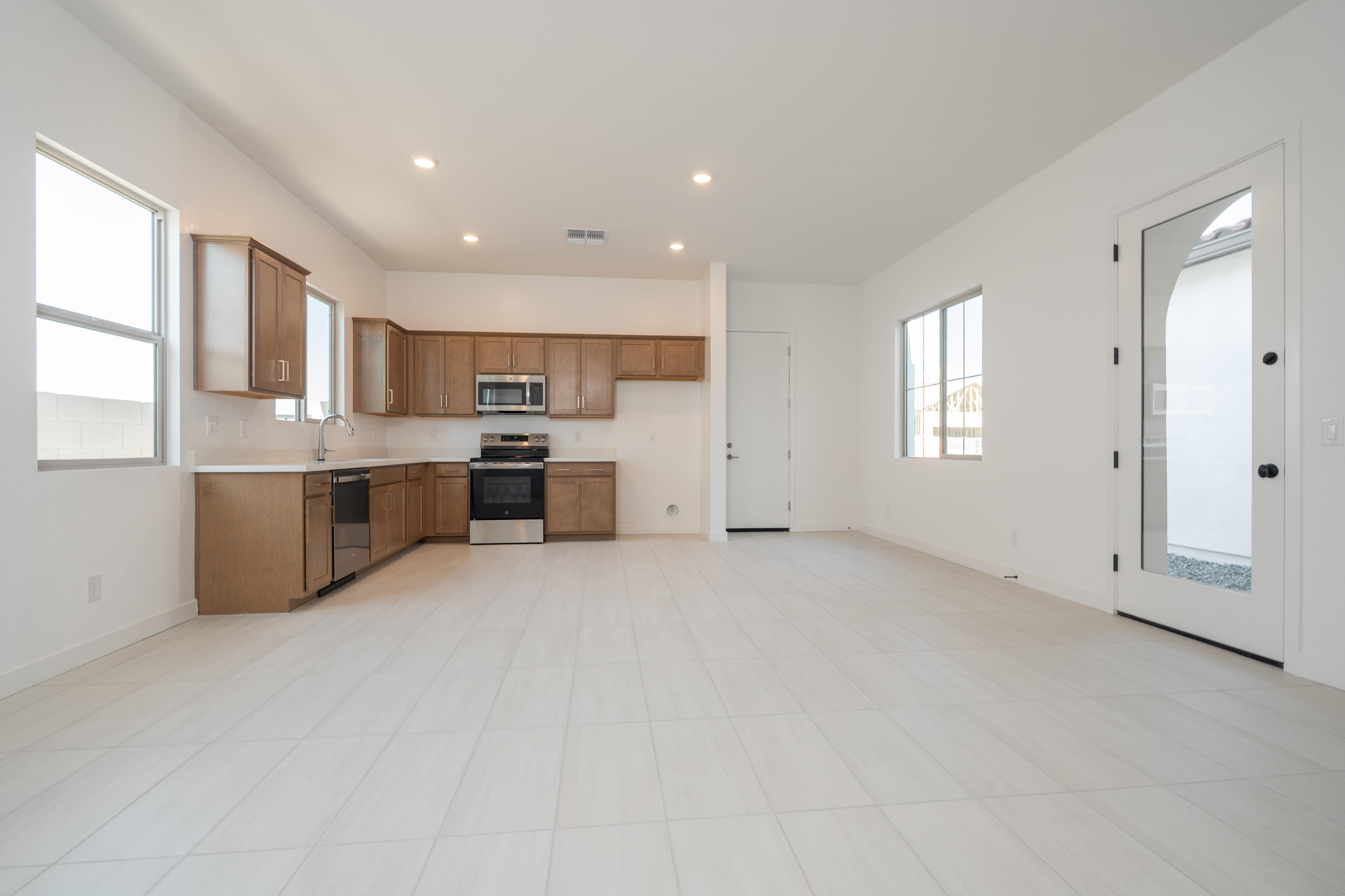 2551 E ALFONSO DR