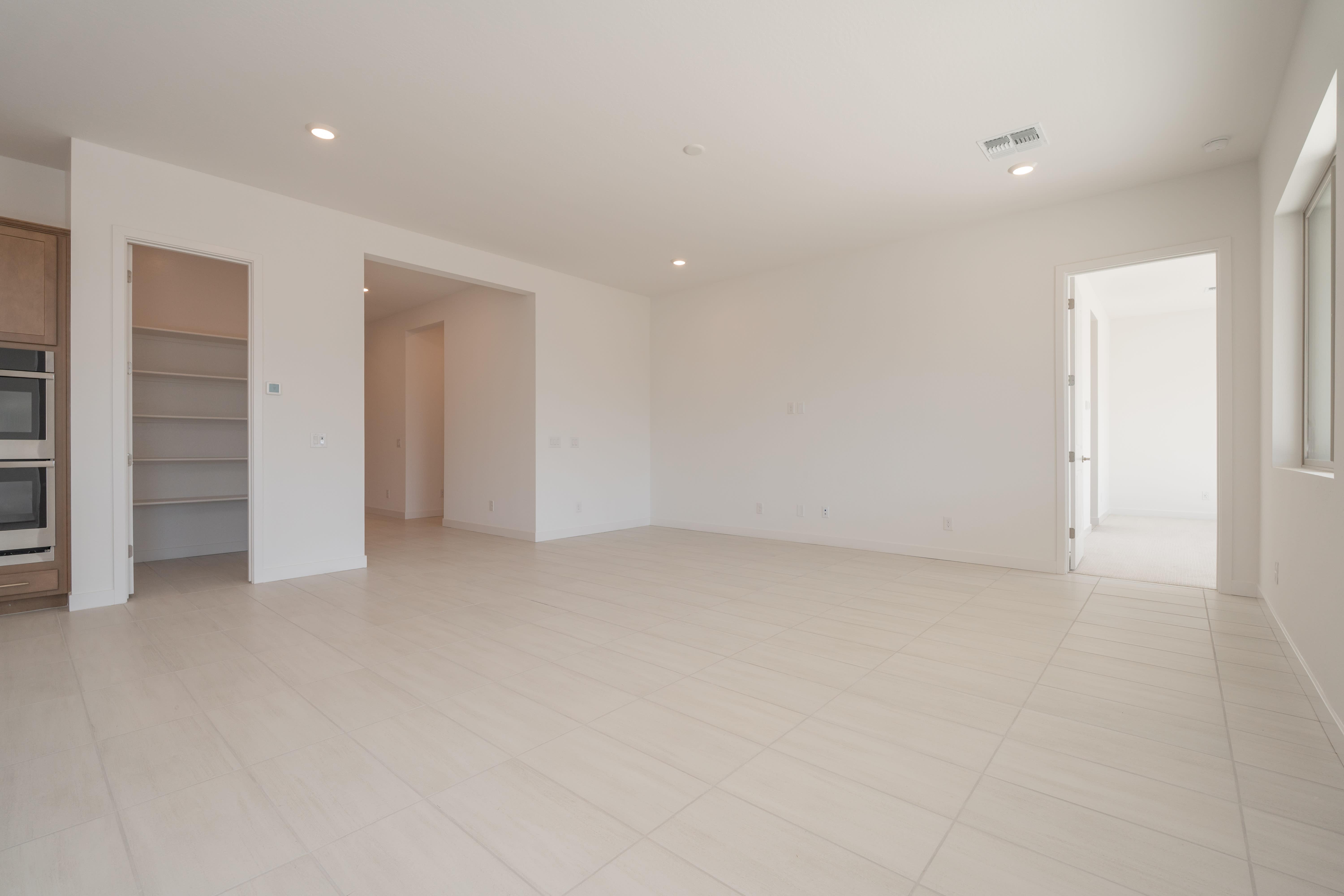2551 E ALFONSO DR