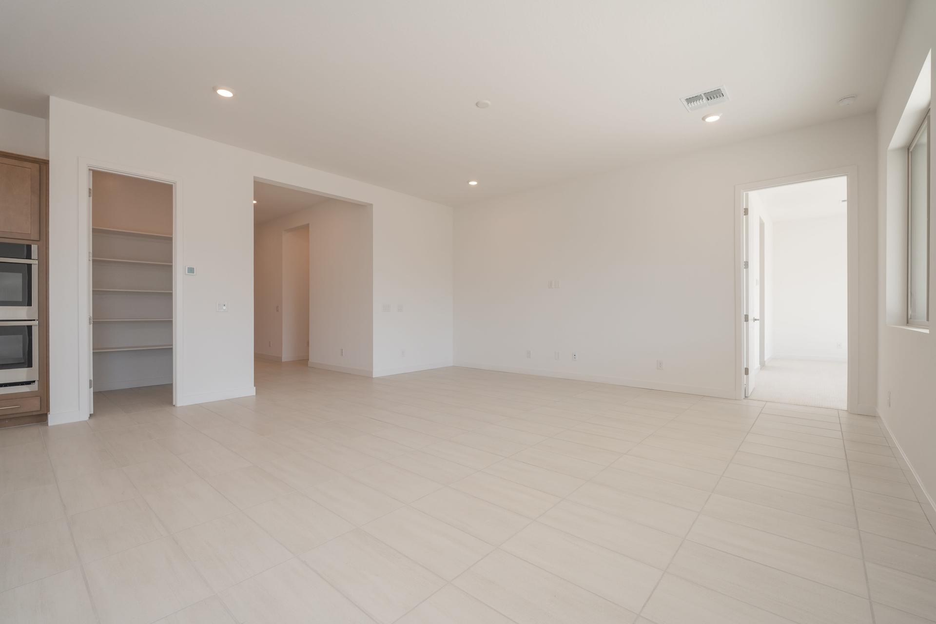 2551 E Alfonso Dr