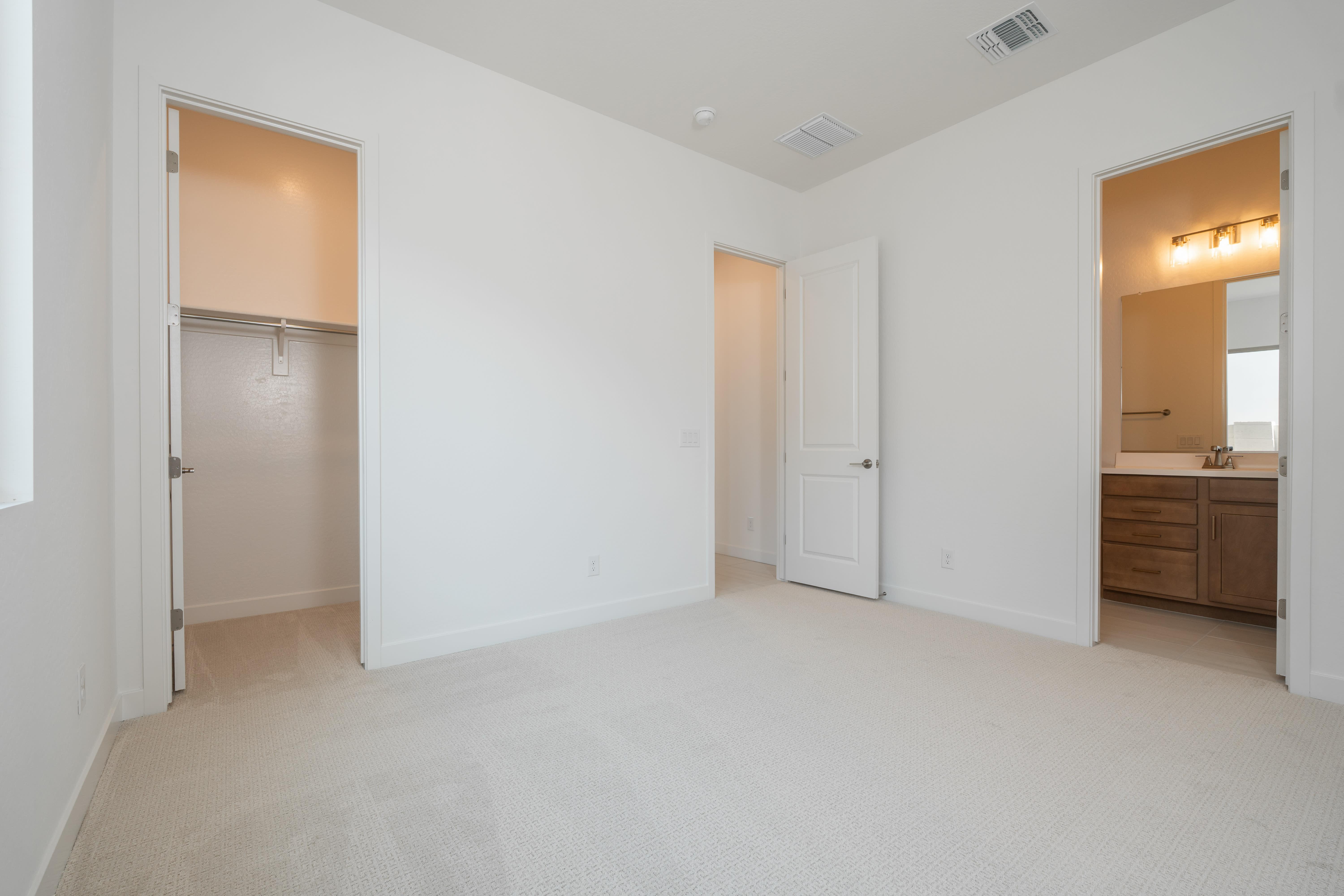 2551 E ALFONSO DR